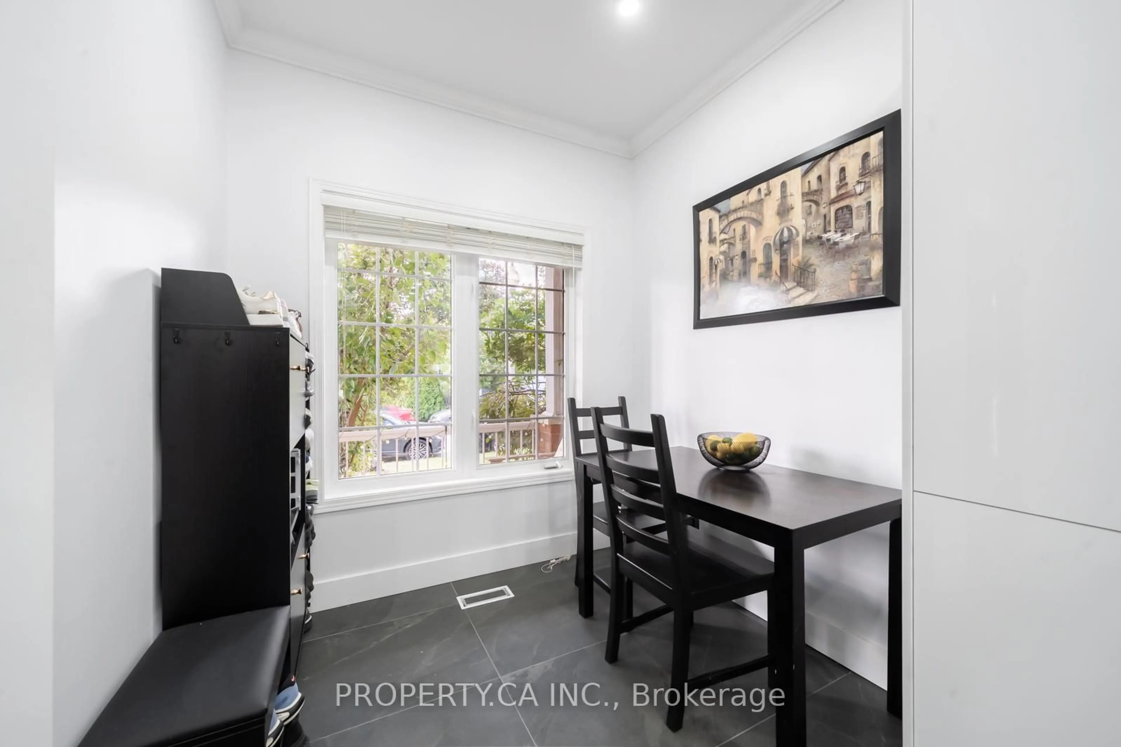 Dining room, unknown for 33 Panorama Way, Hamilton Ontario L8E 6C6