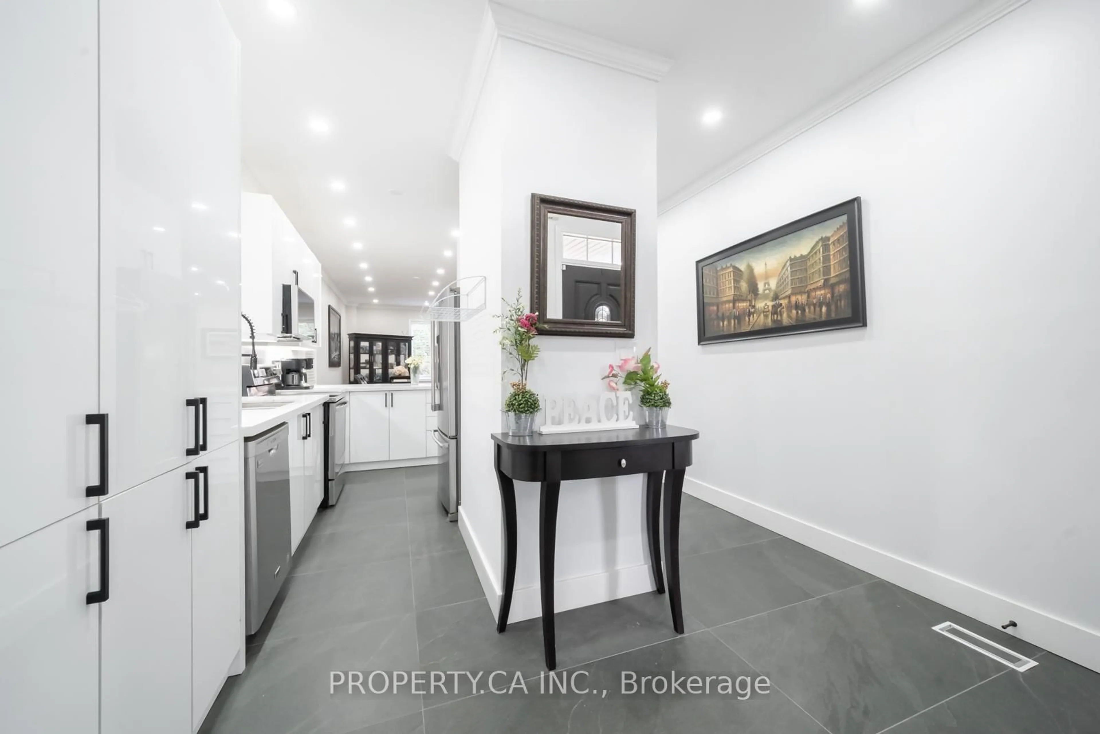 Unknown for 33 Panorama Way, Hamilton Ontario L8E 6C6