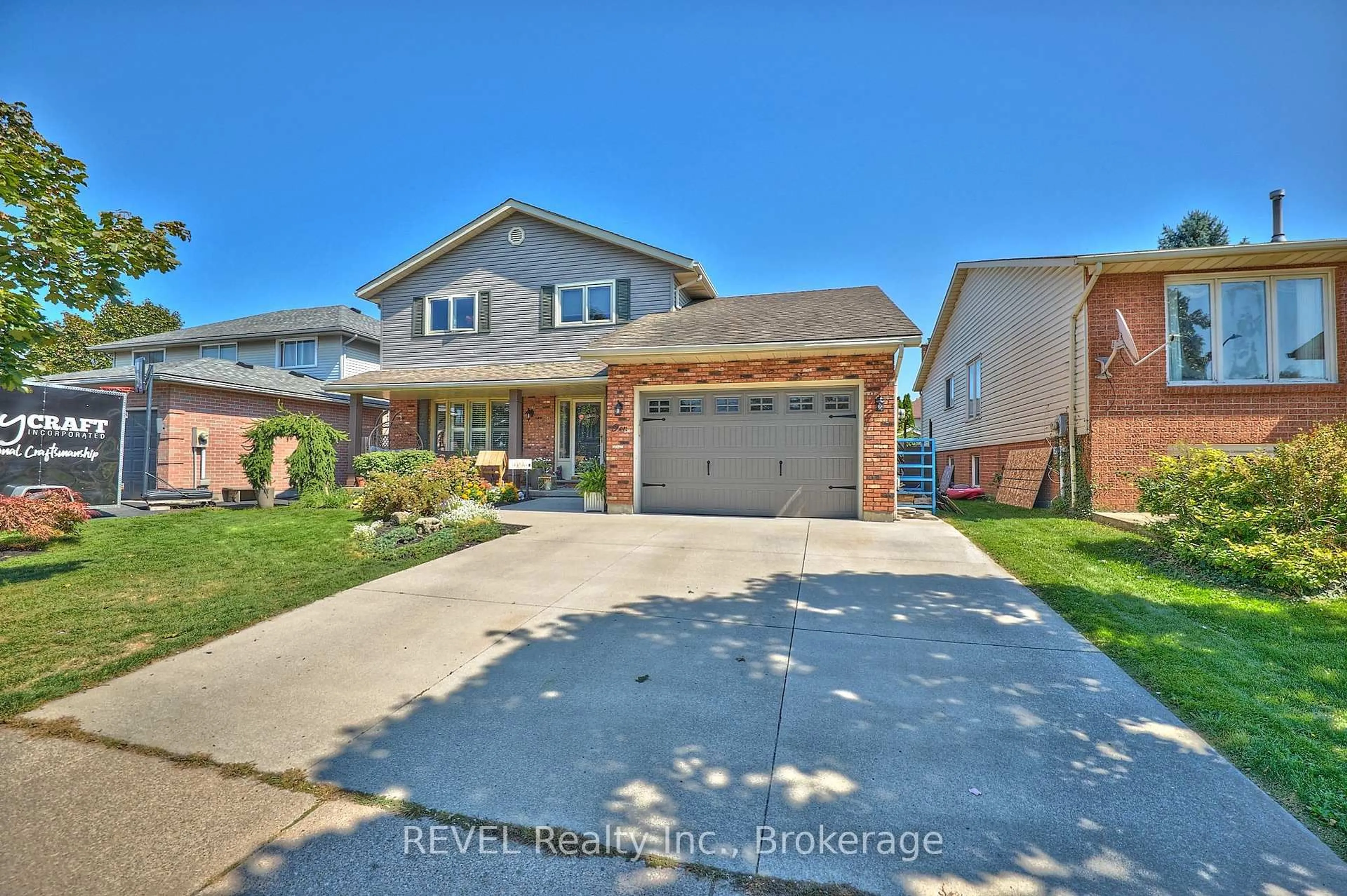 Home with brick exterior material, street for 10 Bascary Cres, St. Catharines Ontario L2S 3M7