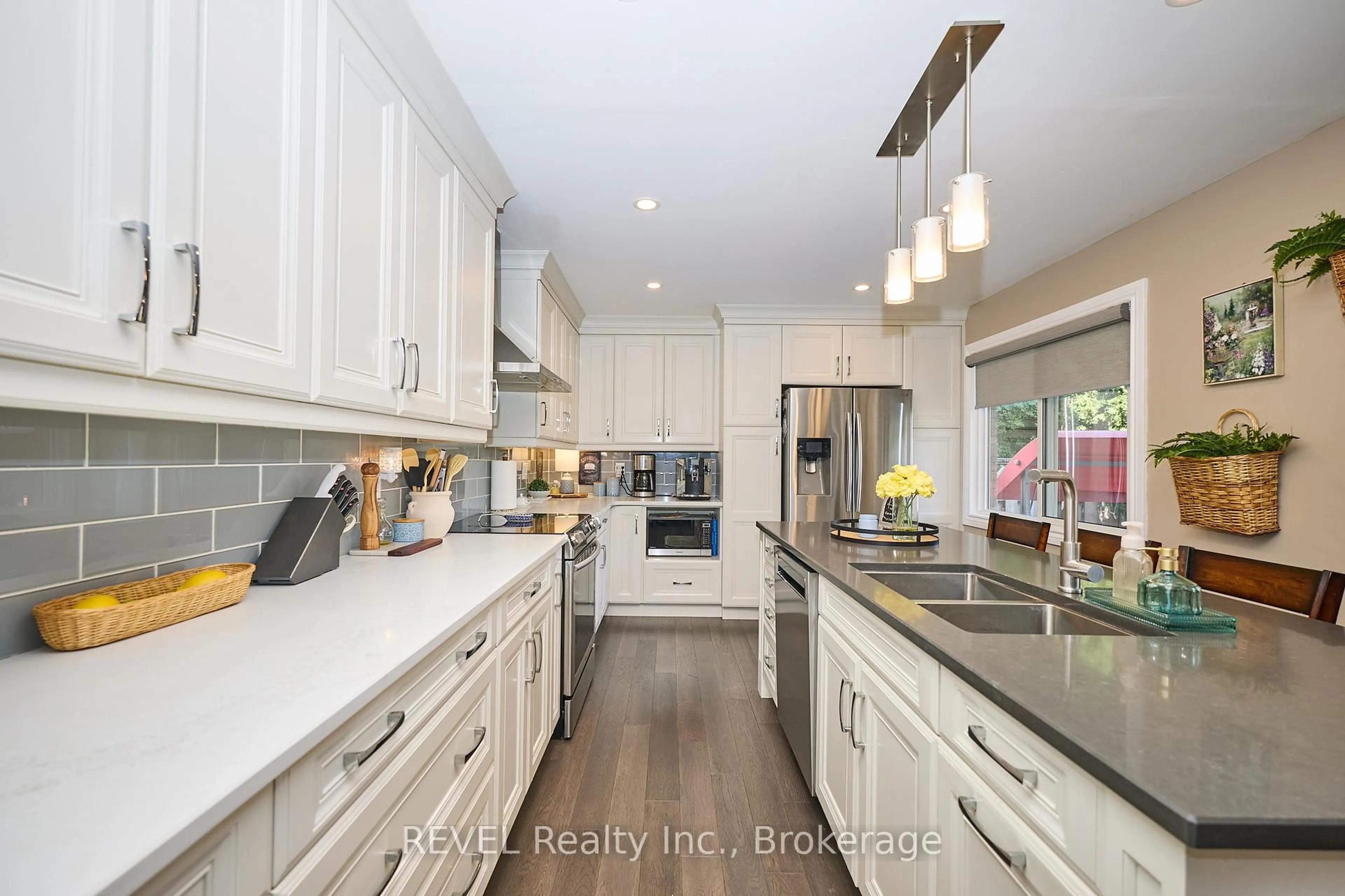 Contemporary kitchen, ceramic/tile floor for 10 Bascary Cres, St. Catharines Ontario L2S 3M7