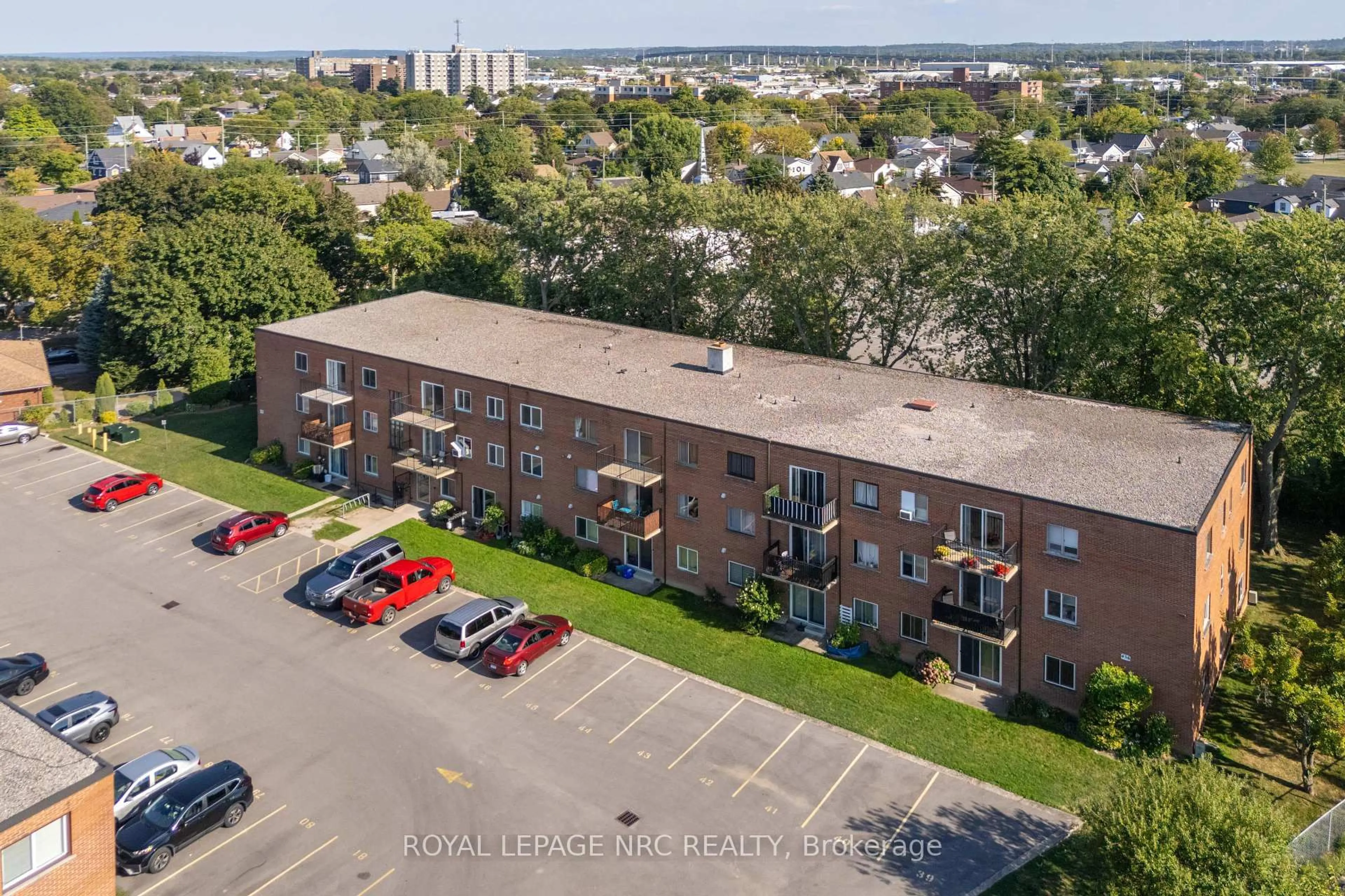 A pic from outside/outdoor area/front of a property/back of a property/a pic from drone, city buildings view from balcony for 456 Carlton St #34, St. Catharines Ontario L2M 4X1