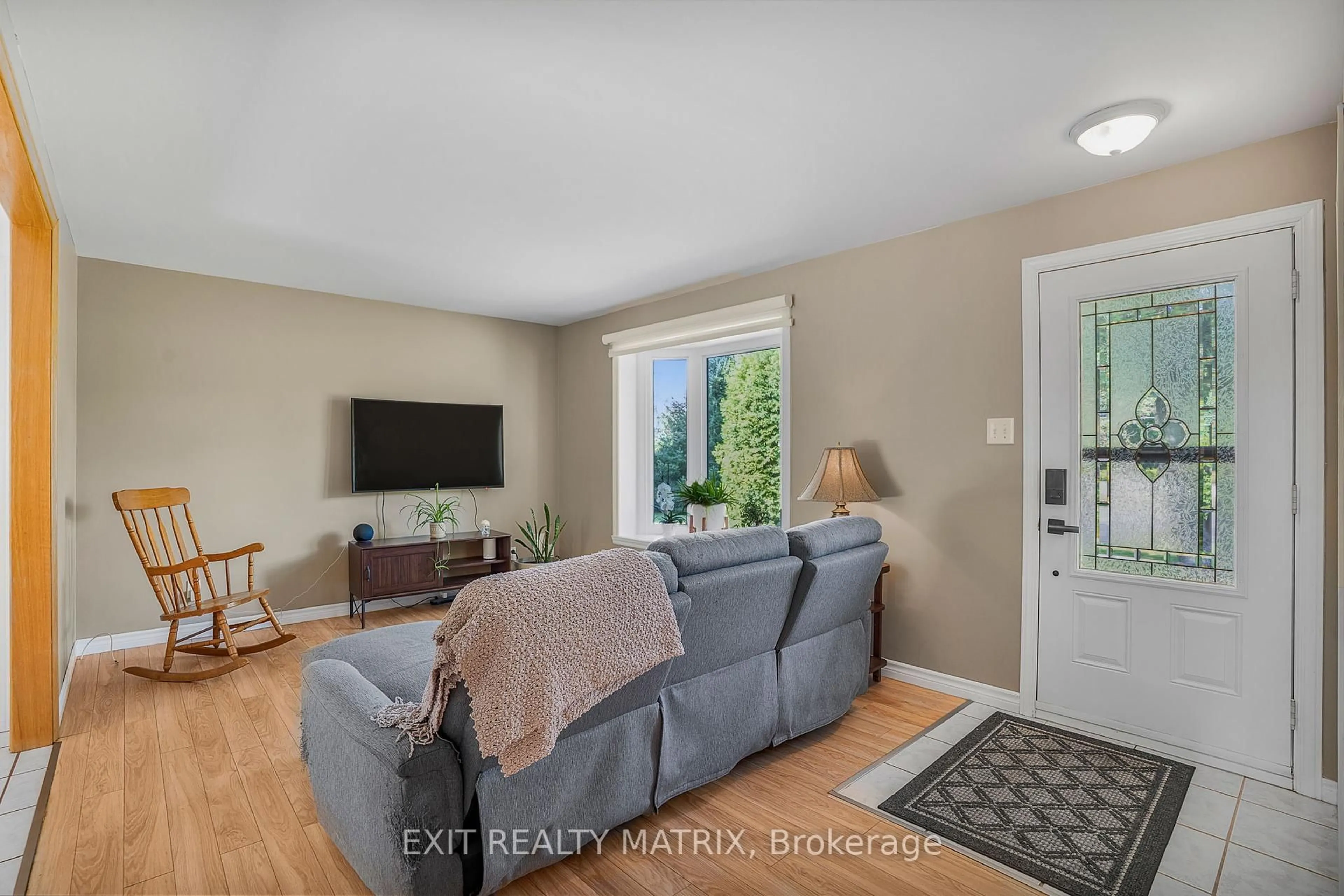 Living room with furniture, unknown for 2896 Front Rd, East Hawkesbury Ontario K6A 2R2