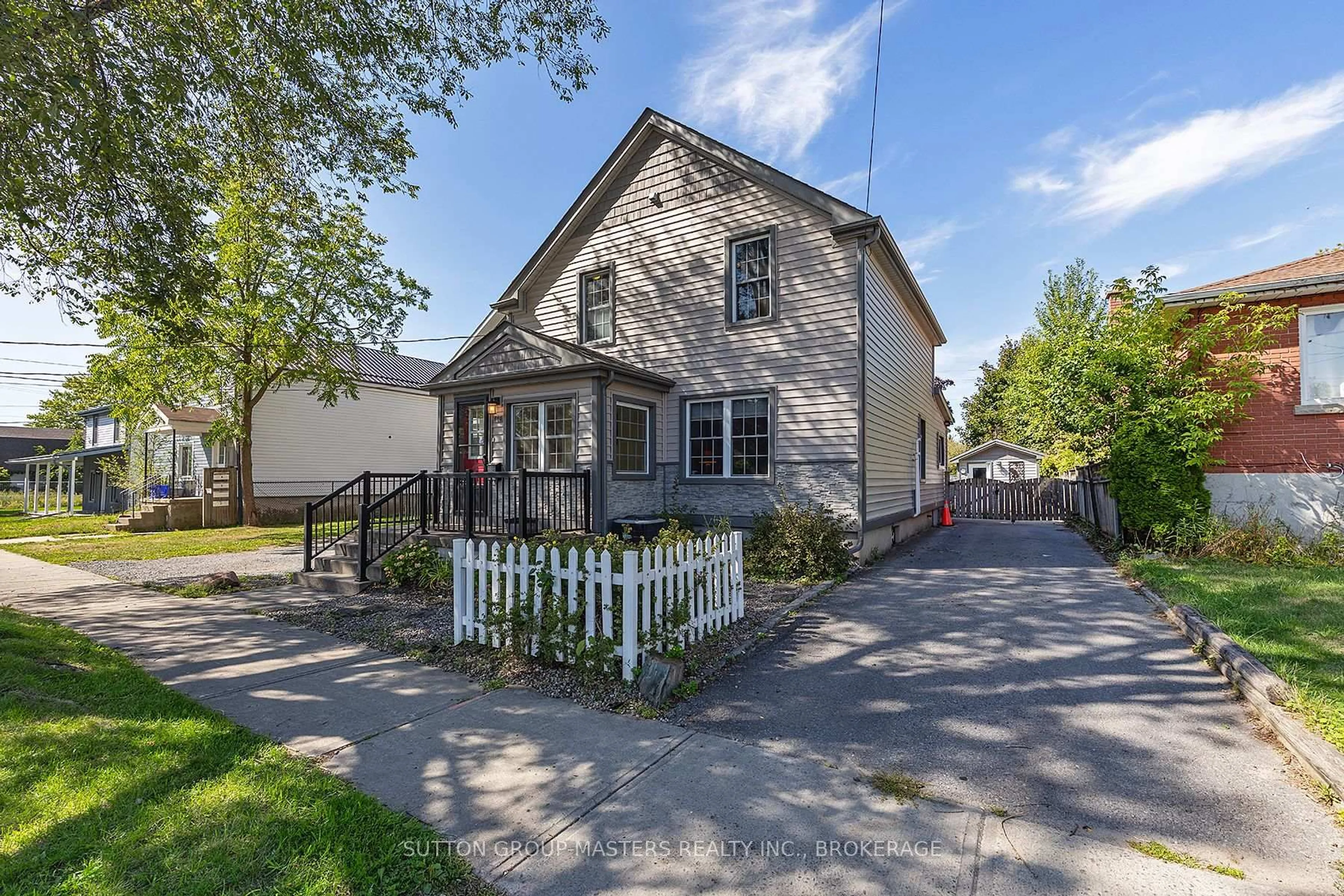 A pic from outside/outdoor area/front of a property/back of a property/a pic from drone, street for 580 Macdonnell St, Kingston Ontario K7K 4X1