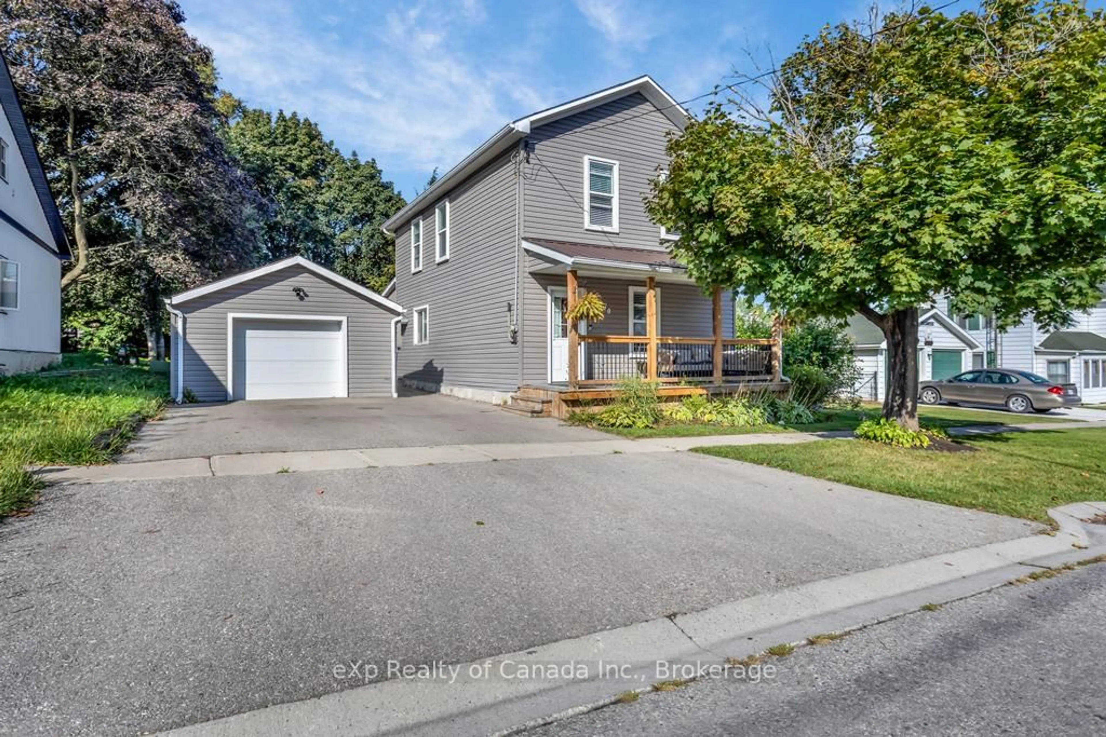 A pic from outside/outdoor area/front of a property/back of a property/a pic from drone, street for 70 Washington St, Norfolk Ontario N0E 1Y0