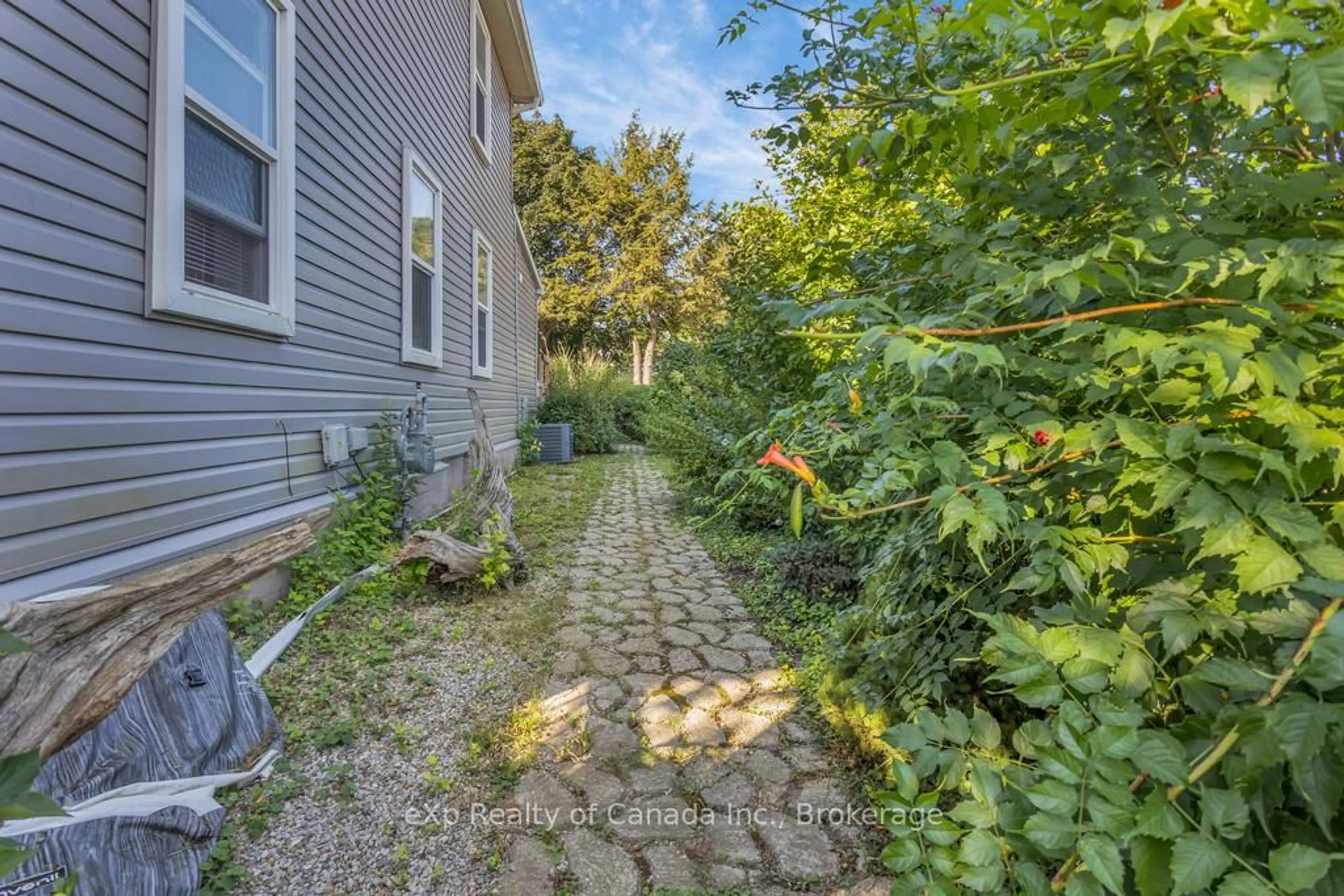 Patio, street for 70 Washington St, Norfolk Ontario N0E 1Y0