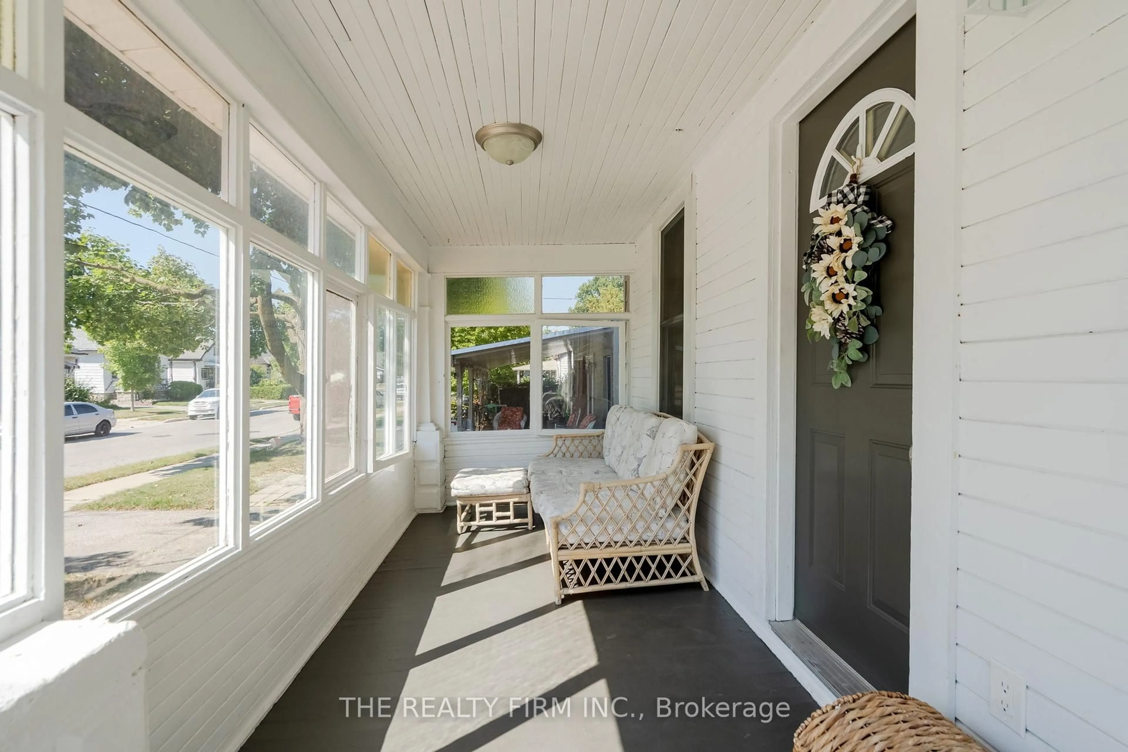 Indoor entryway for 166 Giles St, London East Ontario N5Z 2W1
