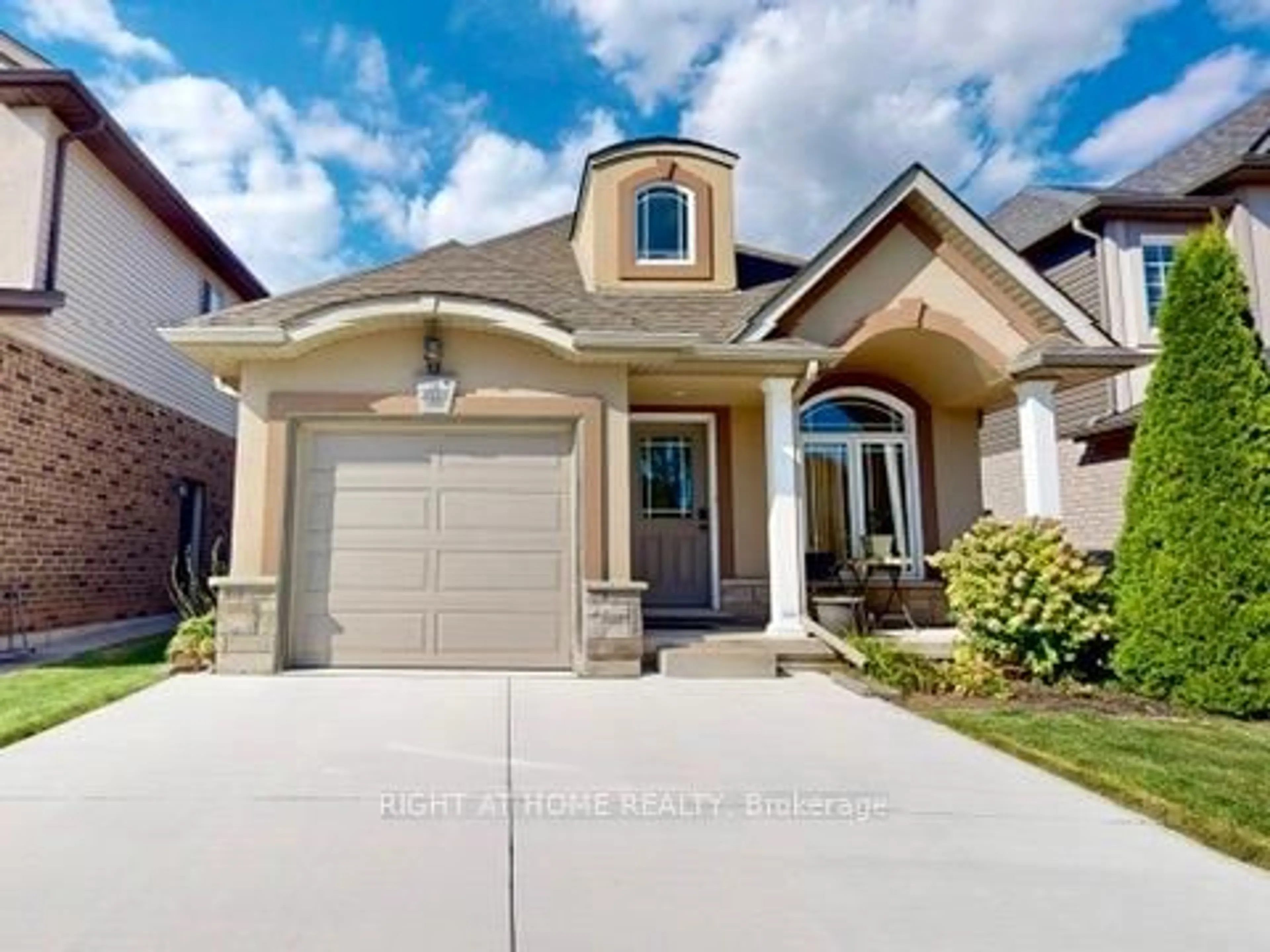 Home with brick exterior material, street for 8583 Jennifer Cres, Niagara Falls Ontario L2H 1H4