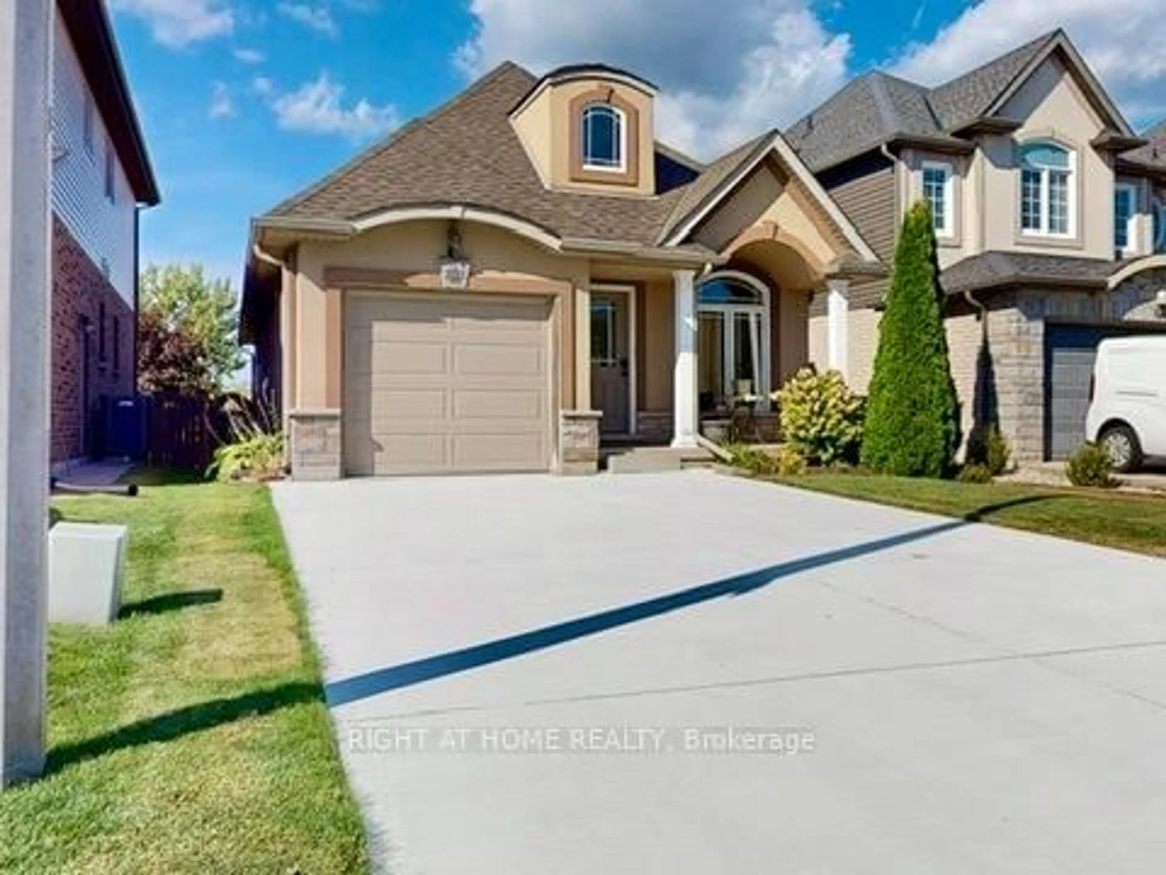 Home with vinyl exterior material, street for 8583 Jennifer Cres, Niagara Falls Ontario L2H 1H4