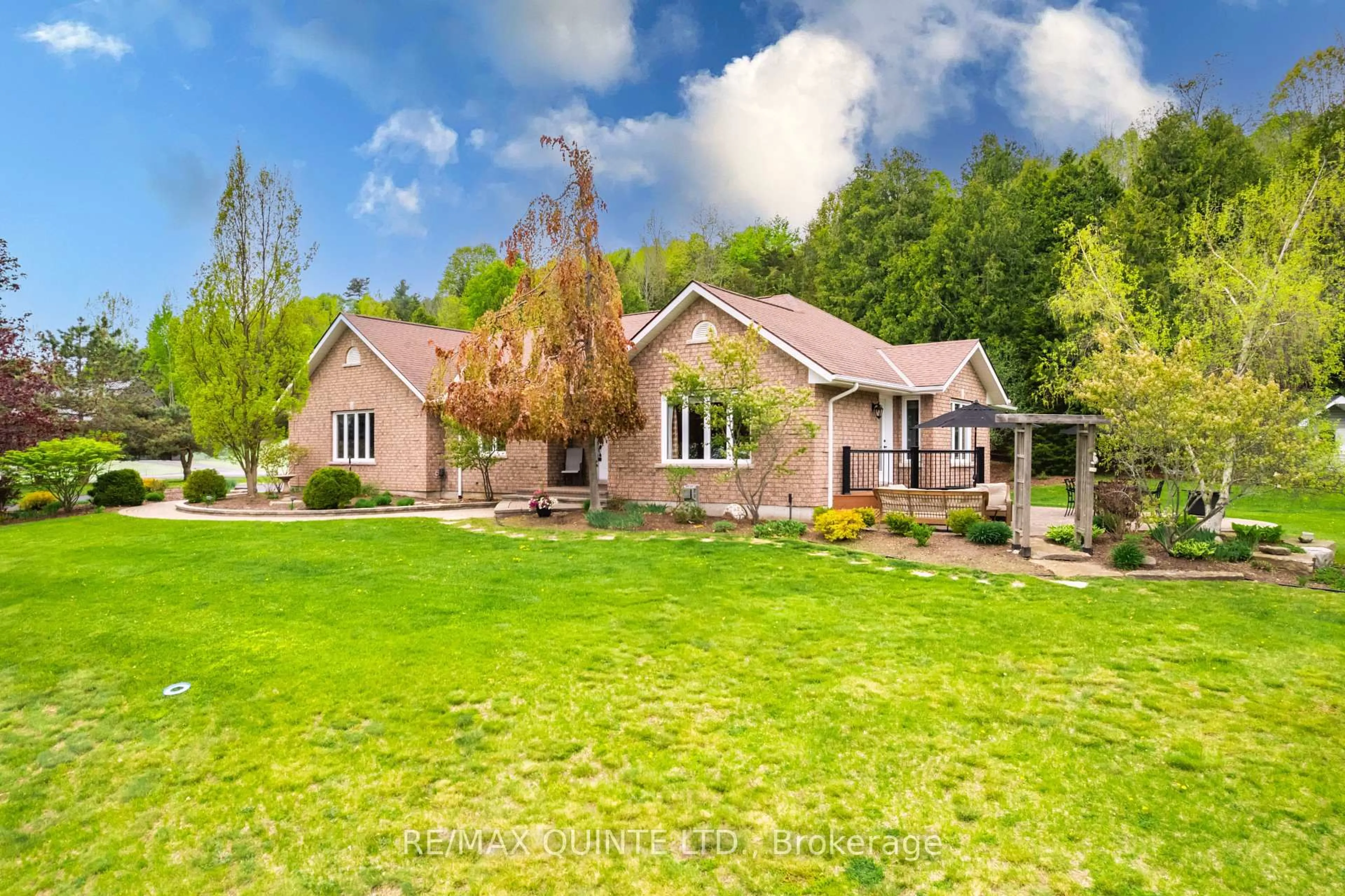 A pic from outside/outdoor area/front of a property/back of a property/a pic from drone, street for 38 Oakridge Dr, Brighton Ontario K0K 1H0