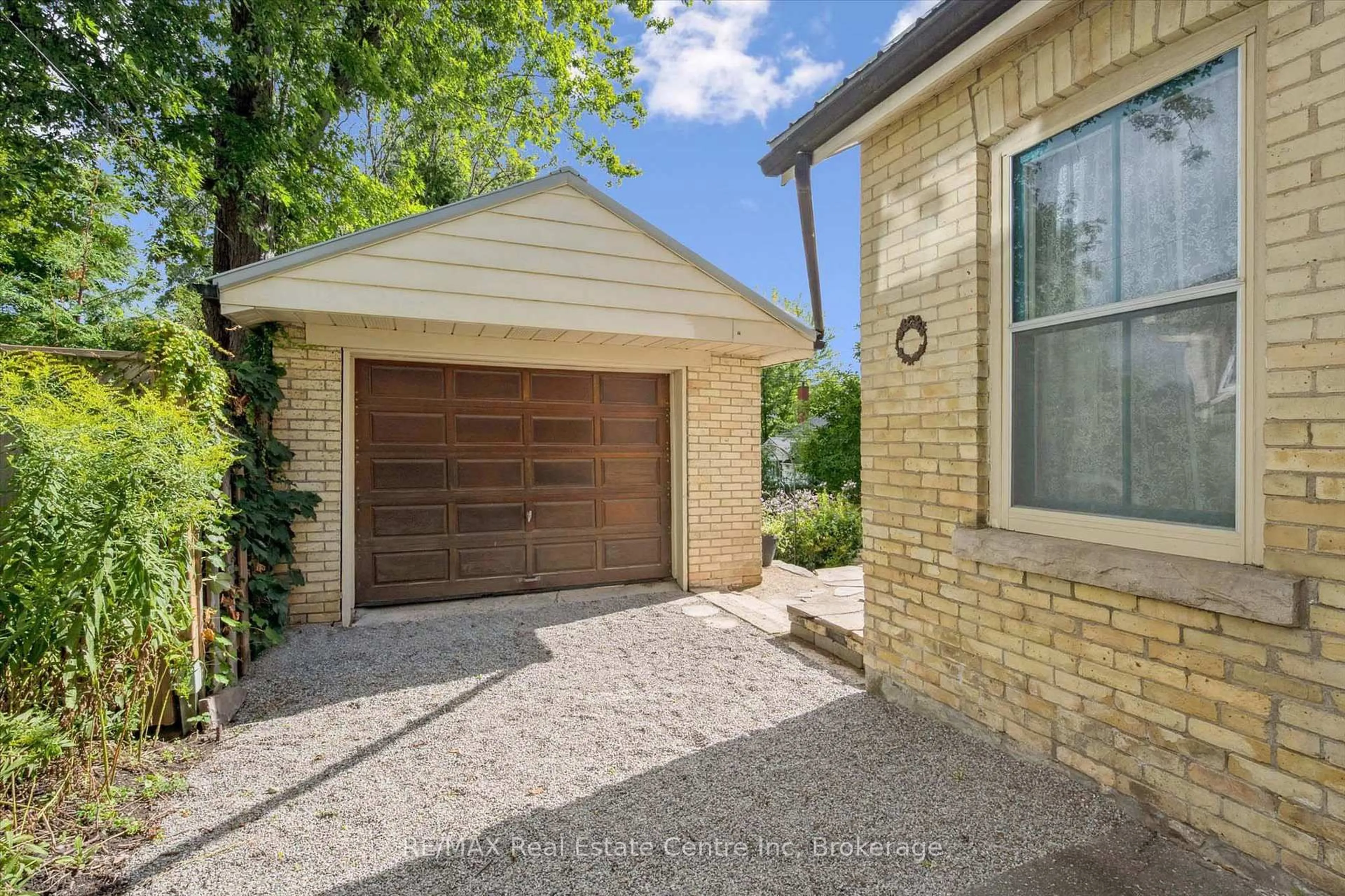 Home with brick exterior material, street for 123 DUFFERIN St, Guelph Ontario N1H 4A7