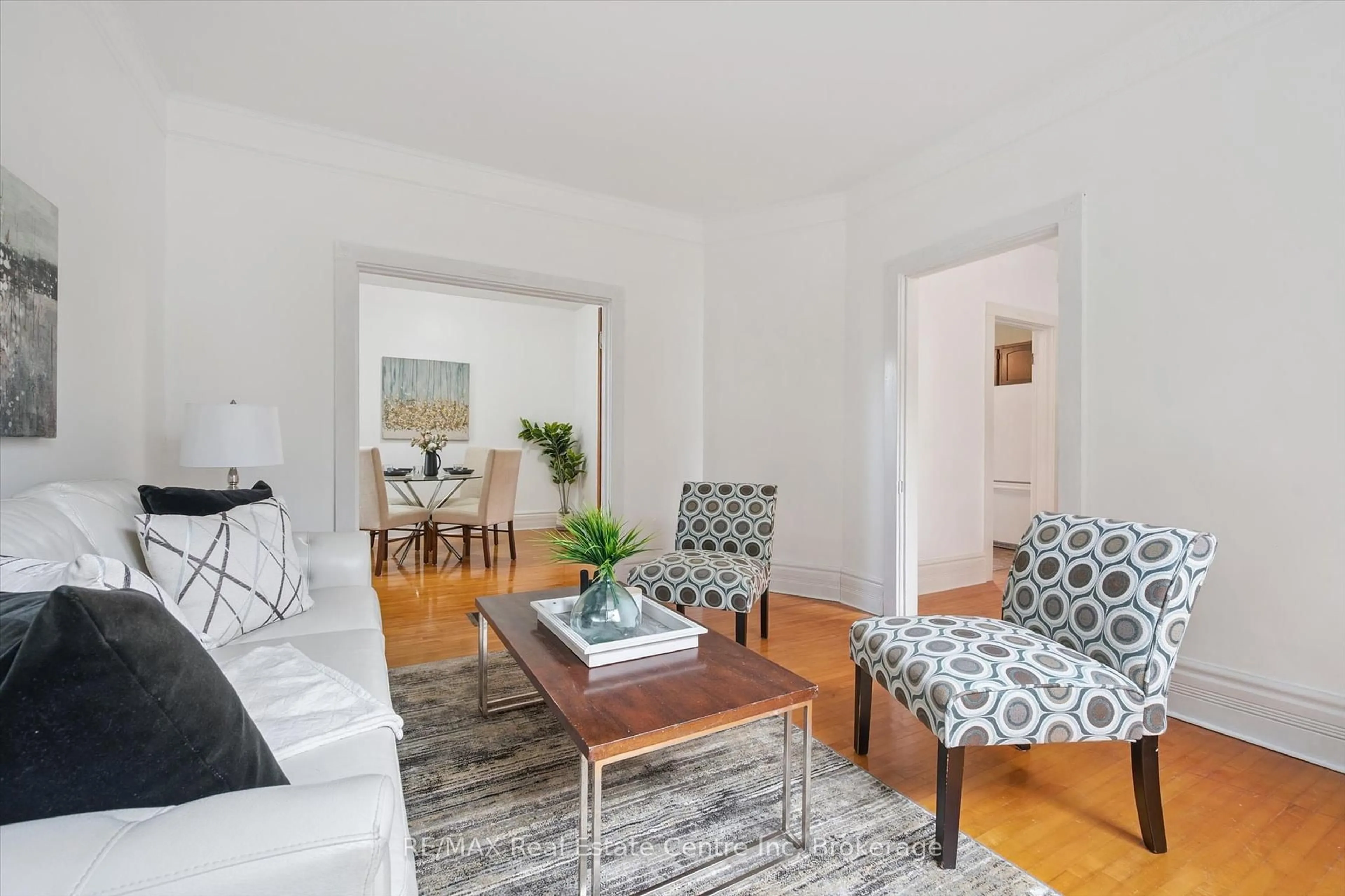 Living room with furniture, unknown for 123 DUFFERIN St, Guelph Ontario N1H 4A7