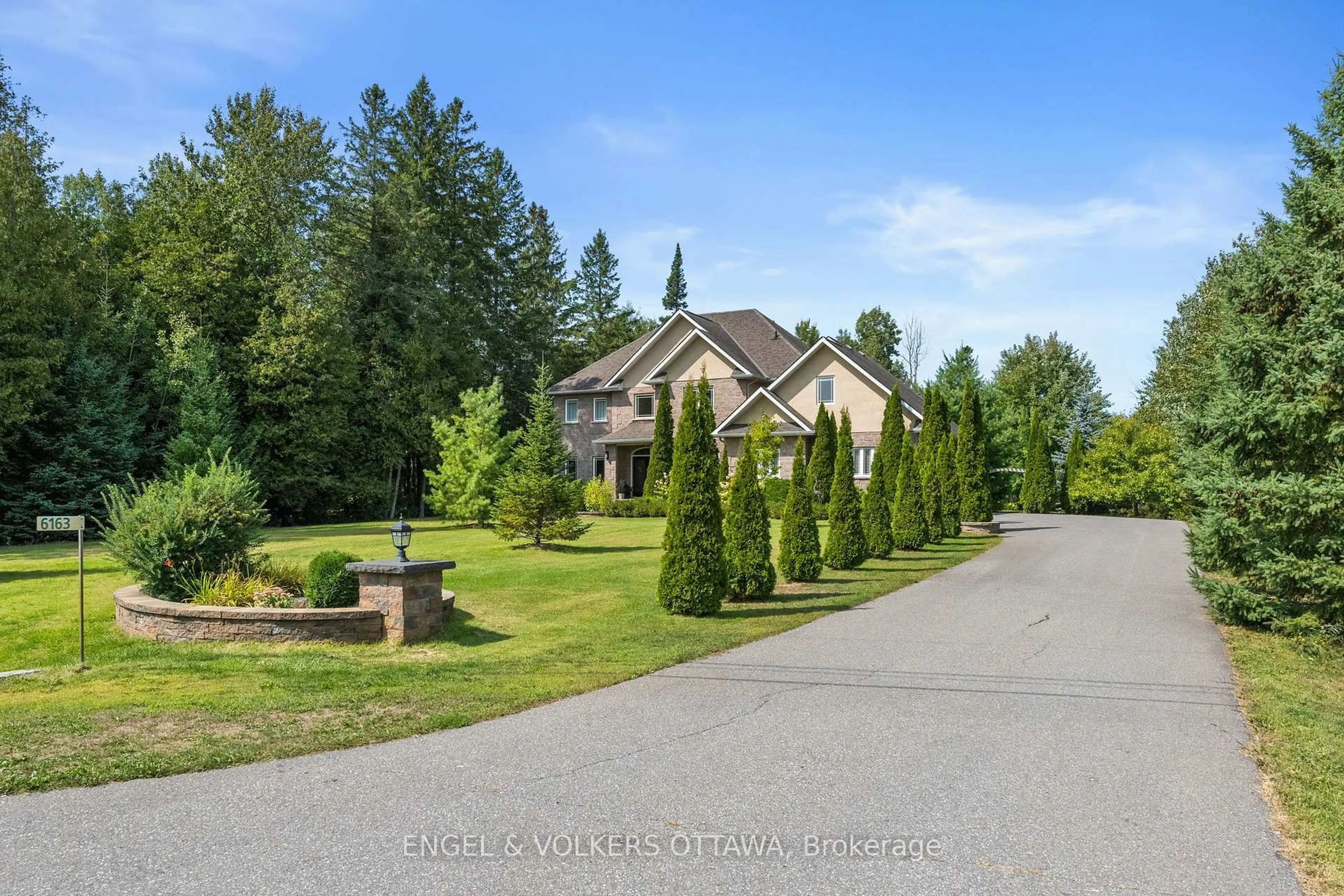 A pic from outside/outdoor area/front of a property/back of a property/a pic from drone, street for 6163 Elkwood Dr, Ottawa Ontario K4P 1N1