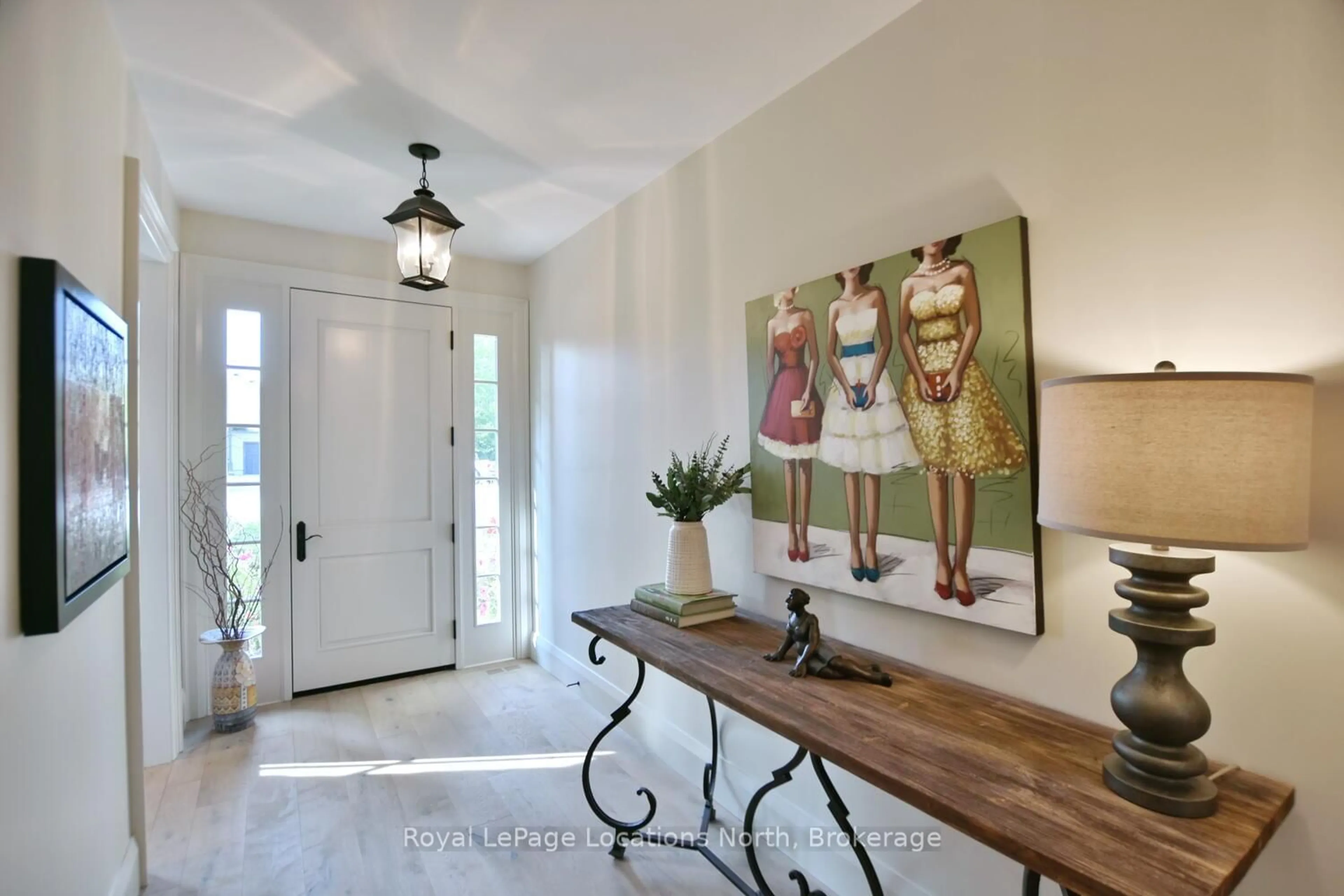 Indoor entryway for 107 STUART Crt, Blue Mountains Ontario N0H 2P0