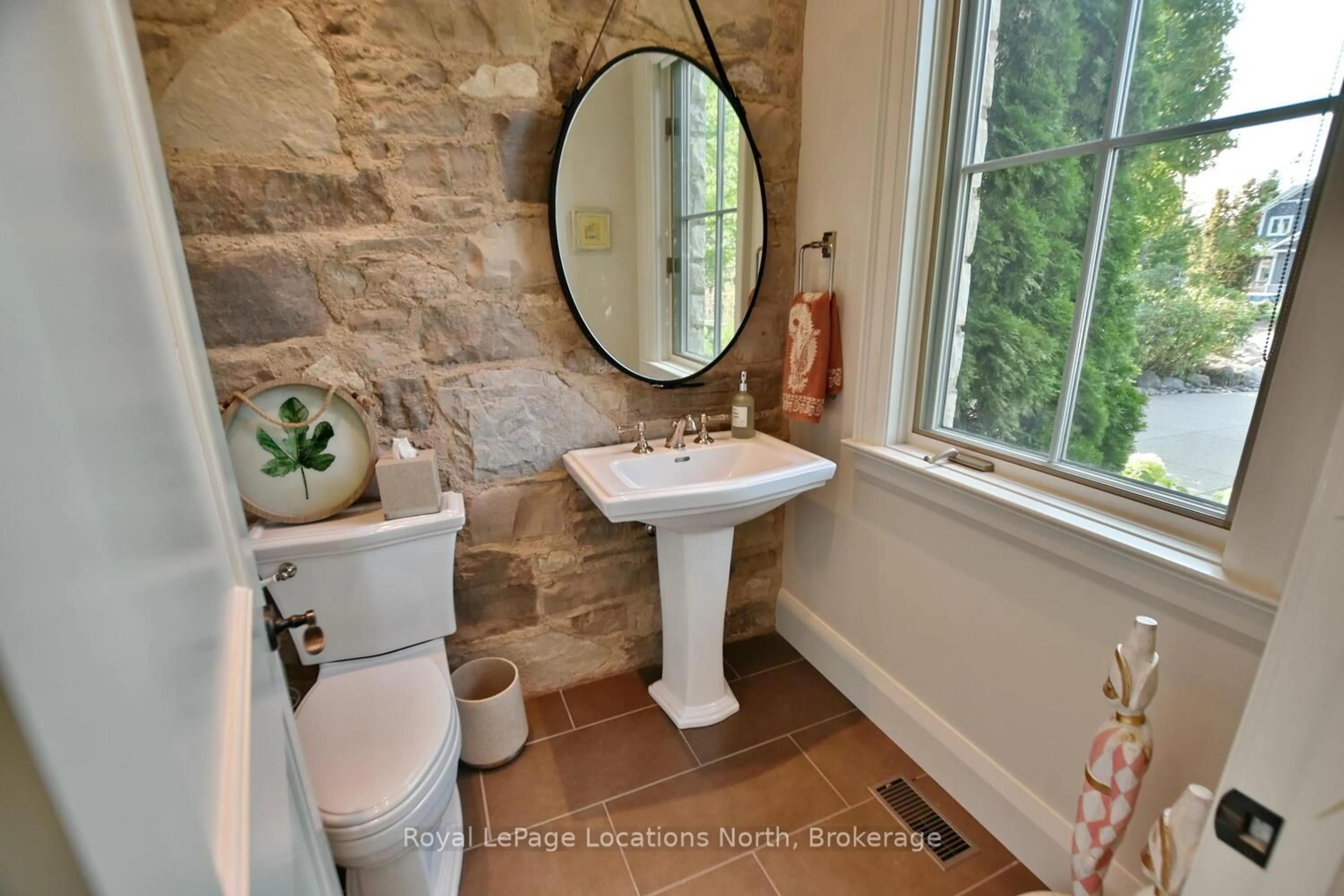 Contemporary bathroom, ceramic/tile floor for 107 STUART Crt, Blue Mountains Ontario N0H 2P0