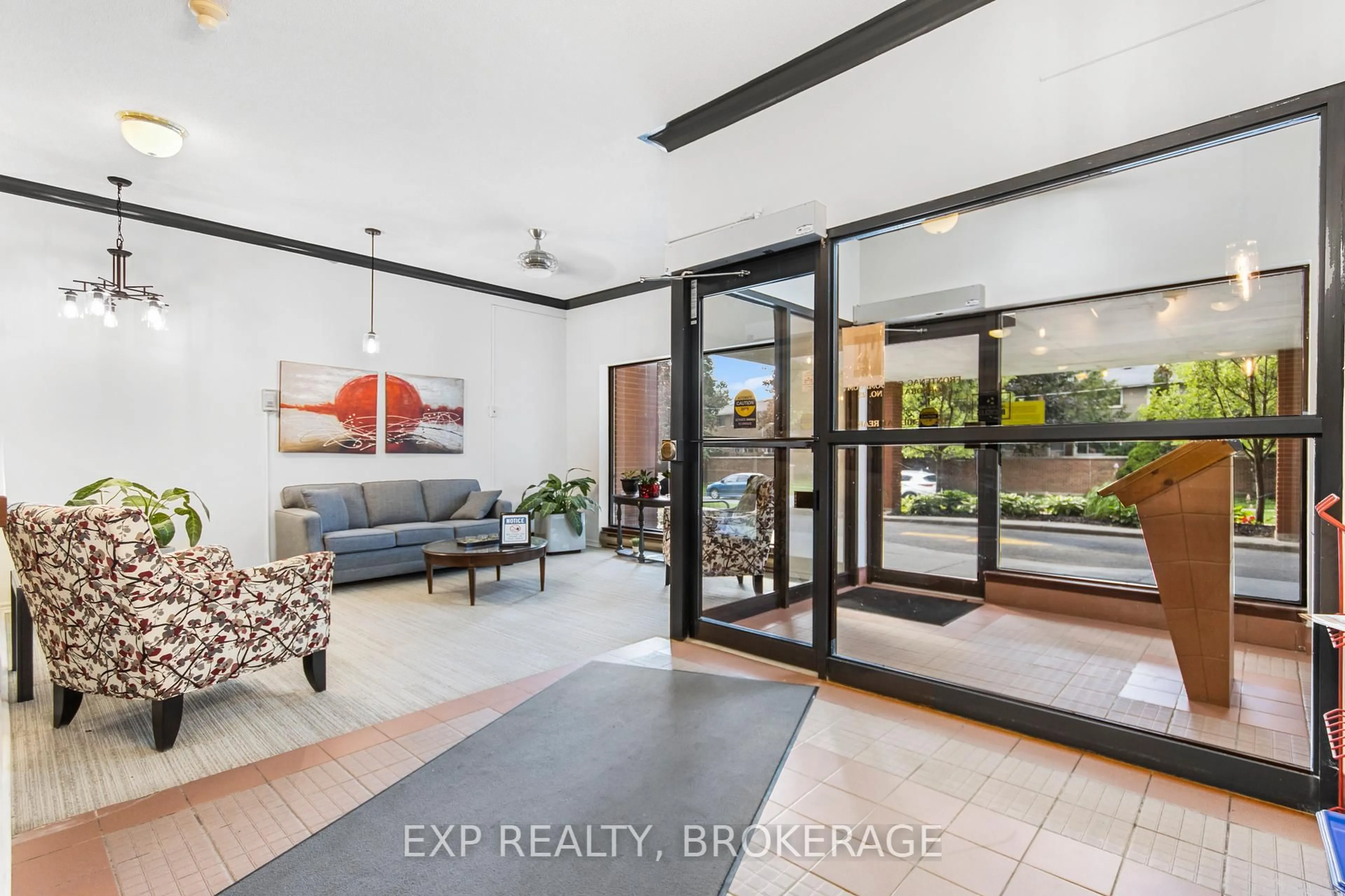 Indoor entryway for 14 GREENVIEW Dr #607, Kingston Ontario K7M 7T5