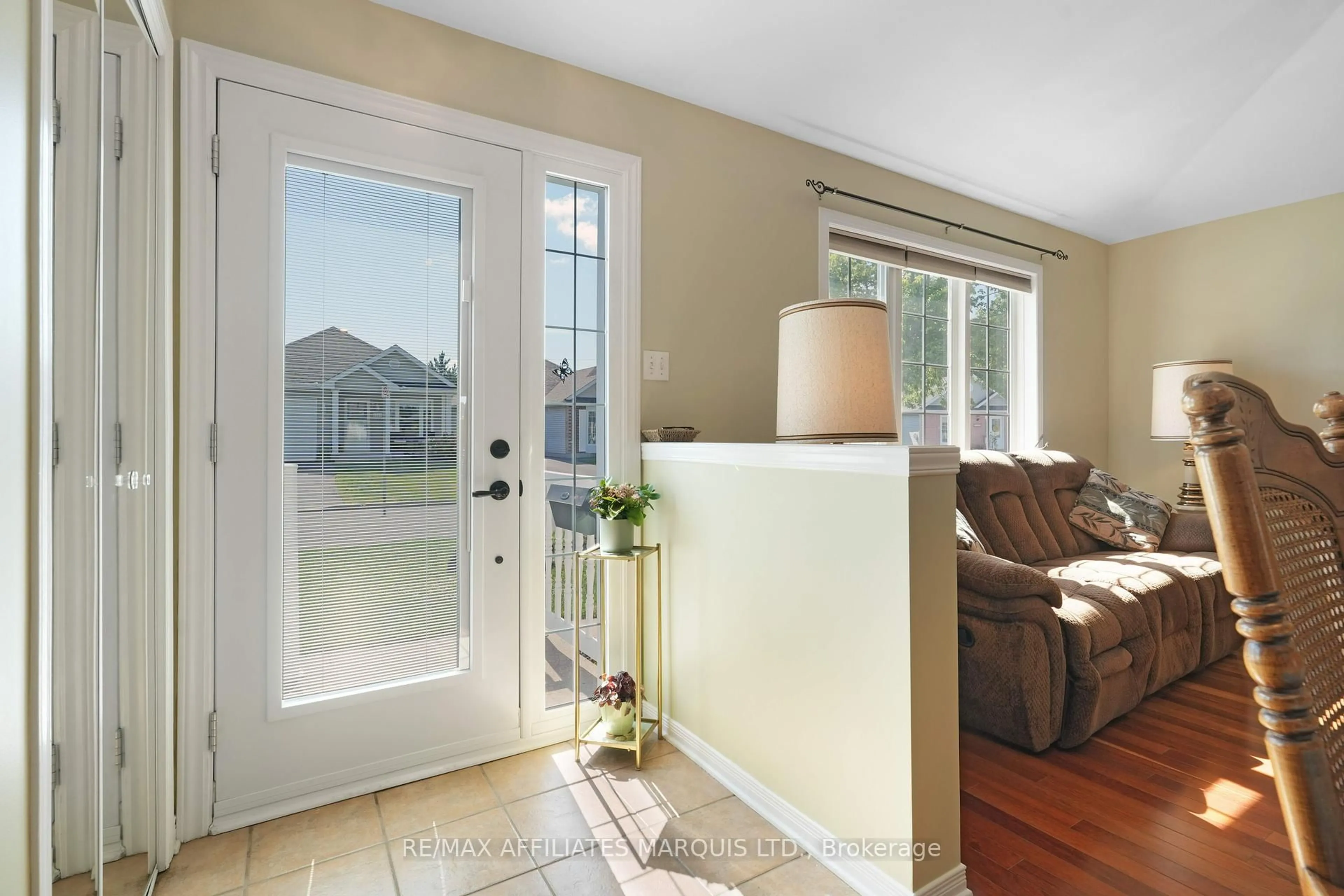 Indoor entryway for 1518 Frank Crt, Cornwall Ontario K6H 7N7