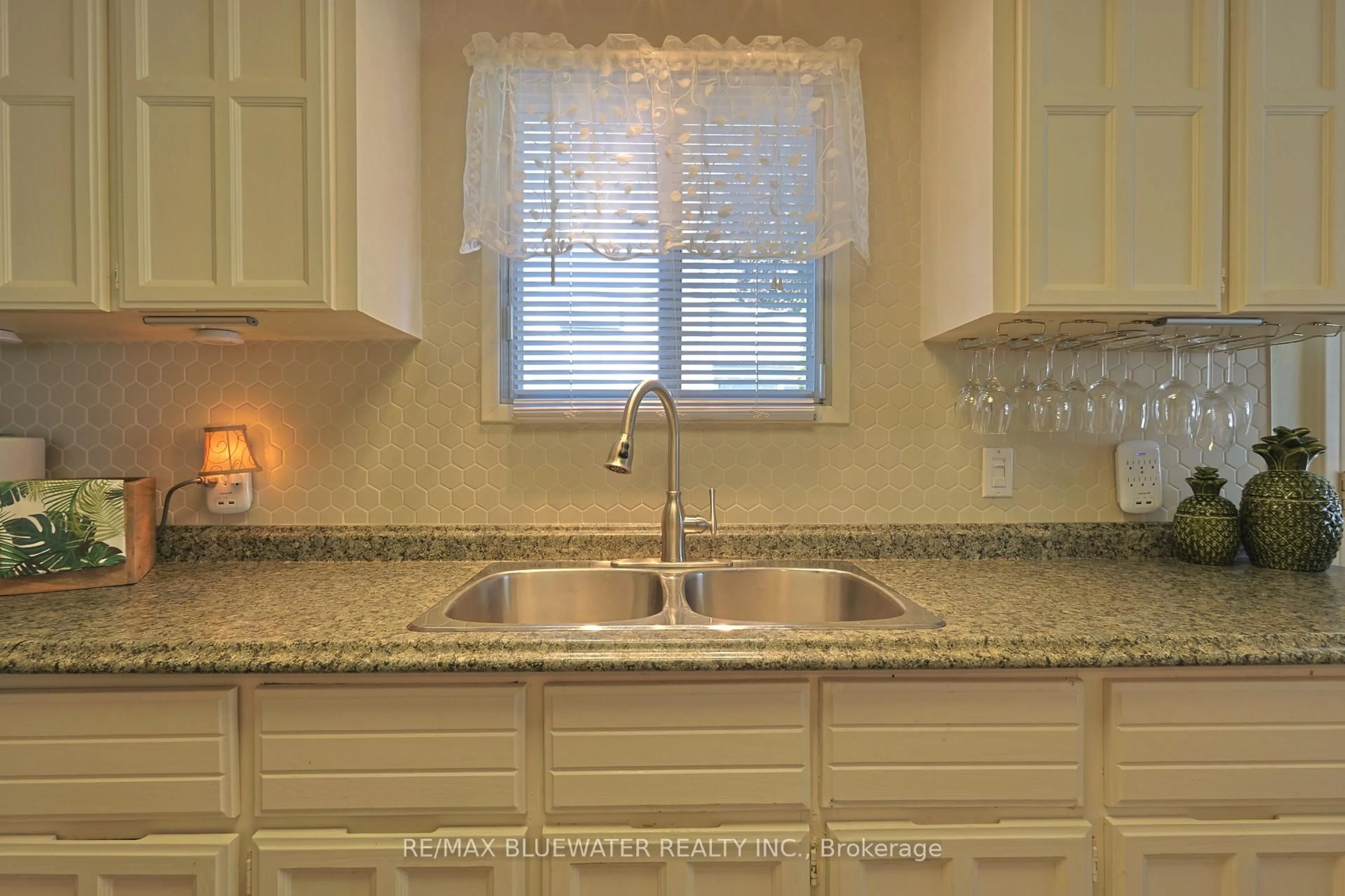 Standard kitchen, ceramic/tile floor for 208 Biltmore Dr, South Huron Ontario N0M 1T0