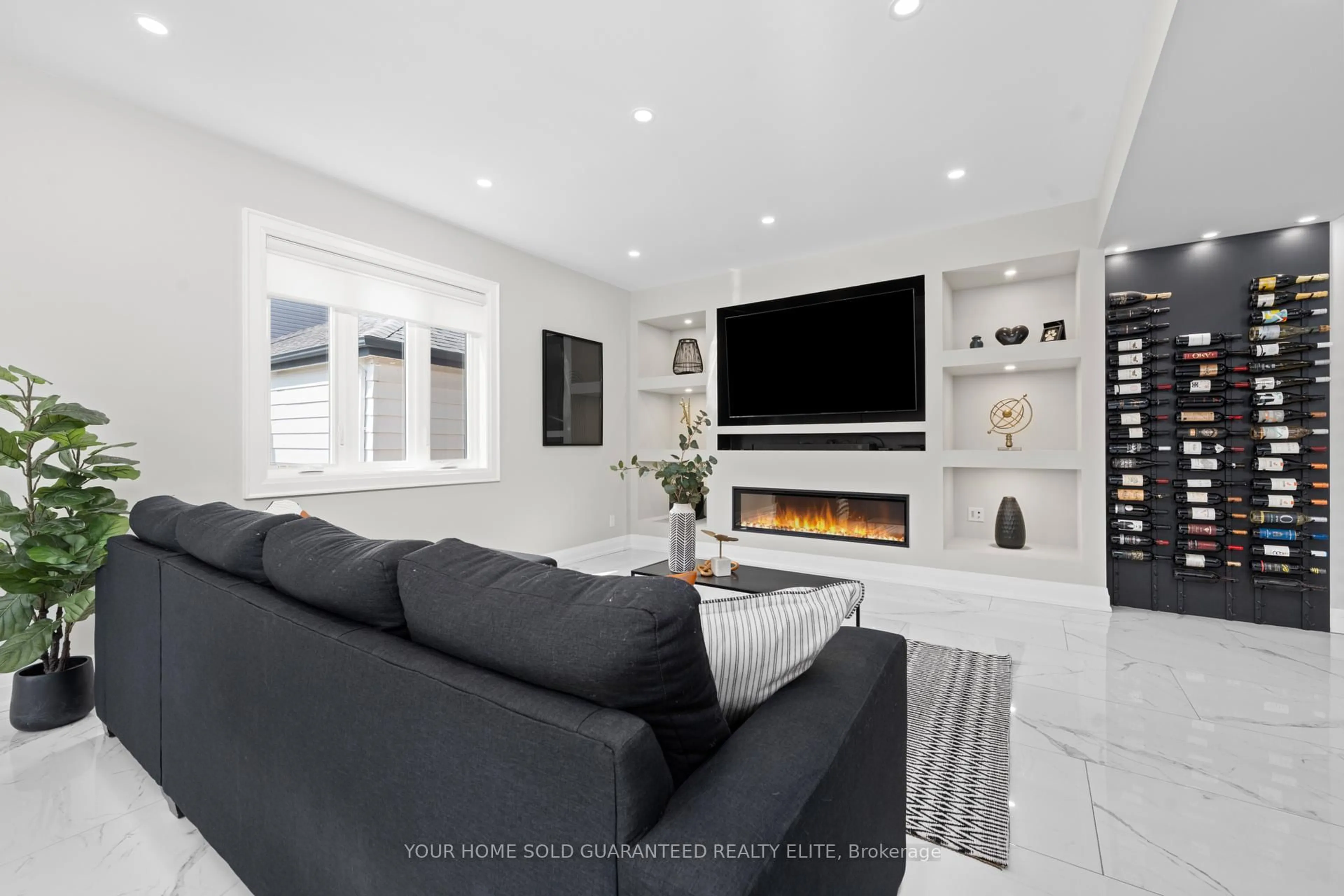 Home theater for 20 Prospect Ave, St. Catharines Ontario L2M 5K1