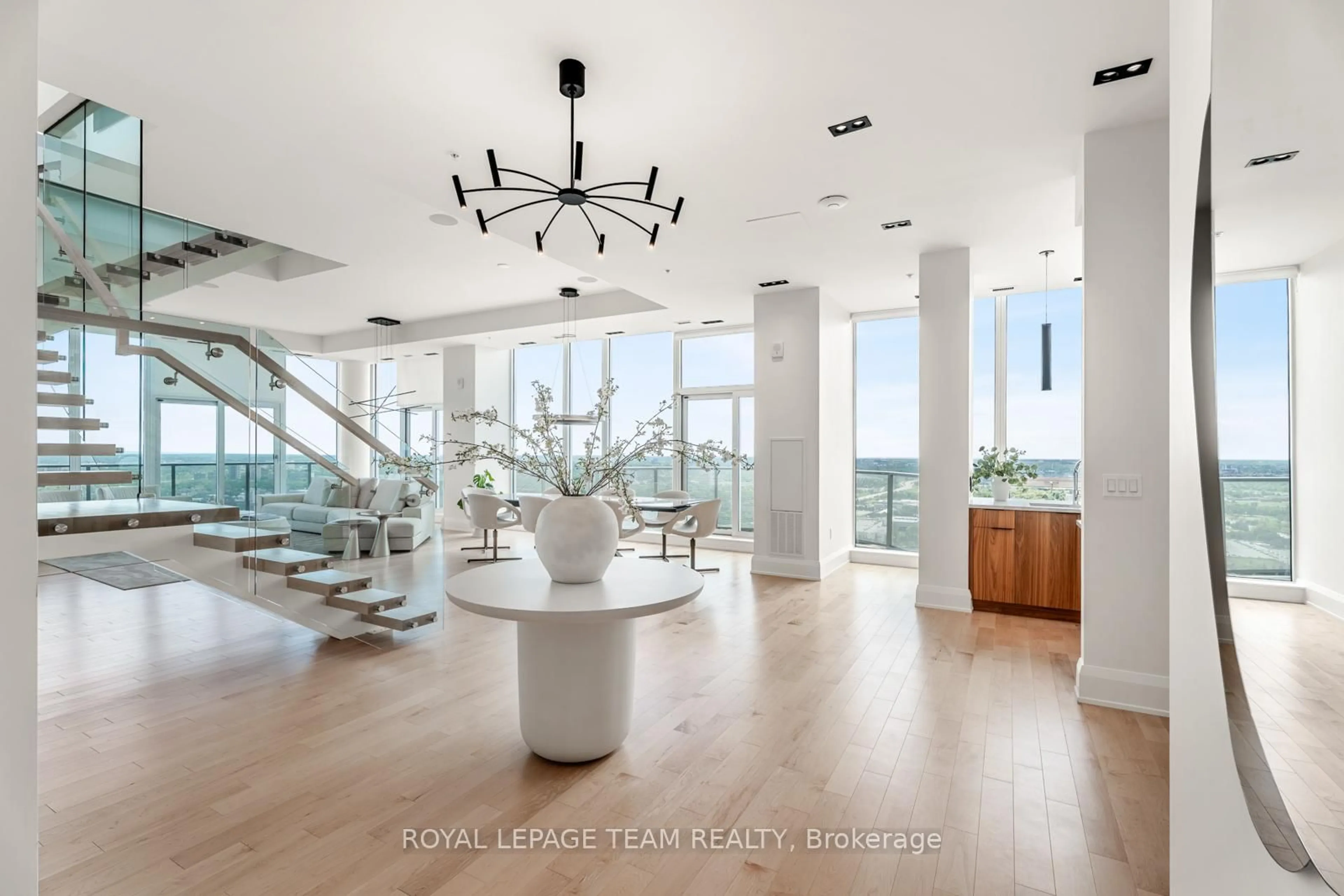 Indoor foyer for 805 Carling Ave #4502, Ottawa Ontario K1S 5W9
