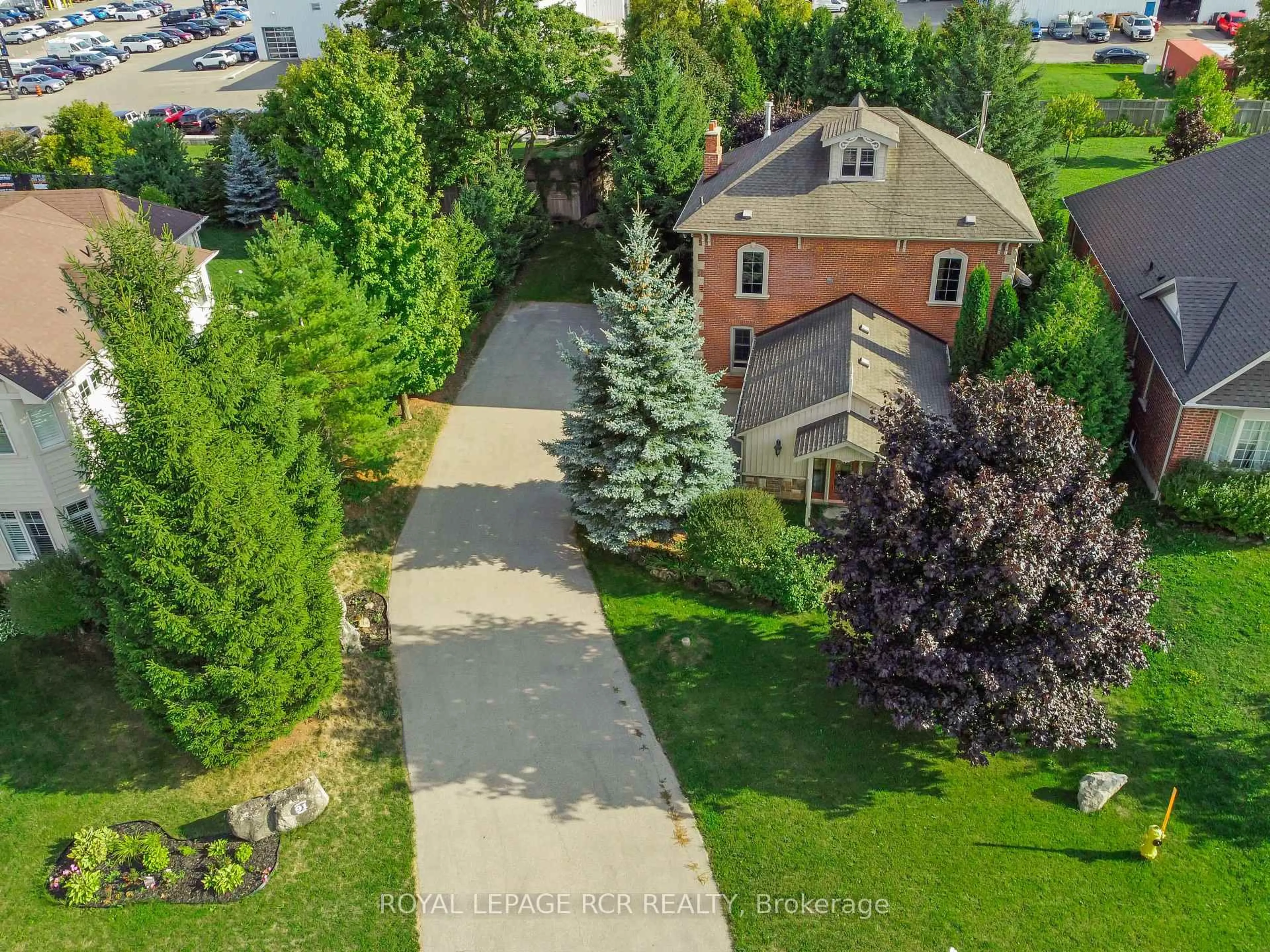 A pic from outside/outdoor area/front of a property/back of a property/a pic from drone, street for 91 French Dr, Mono Ontario L9W 6T2