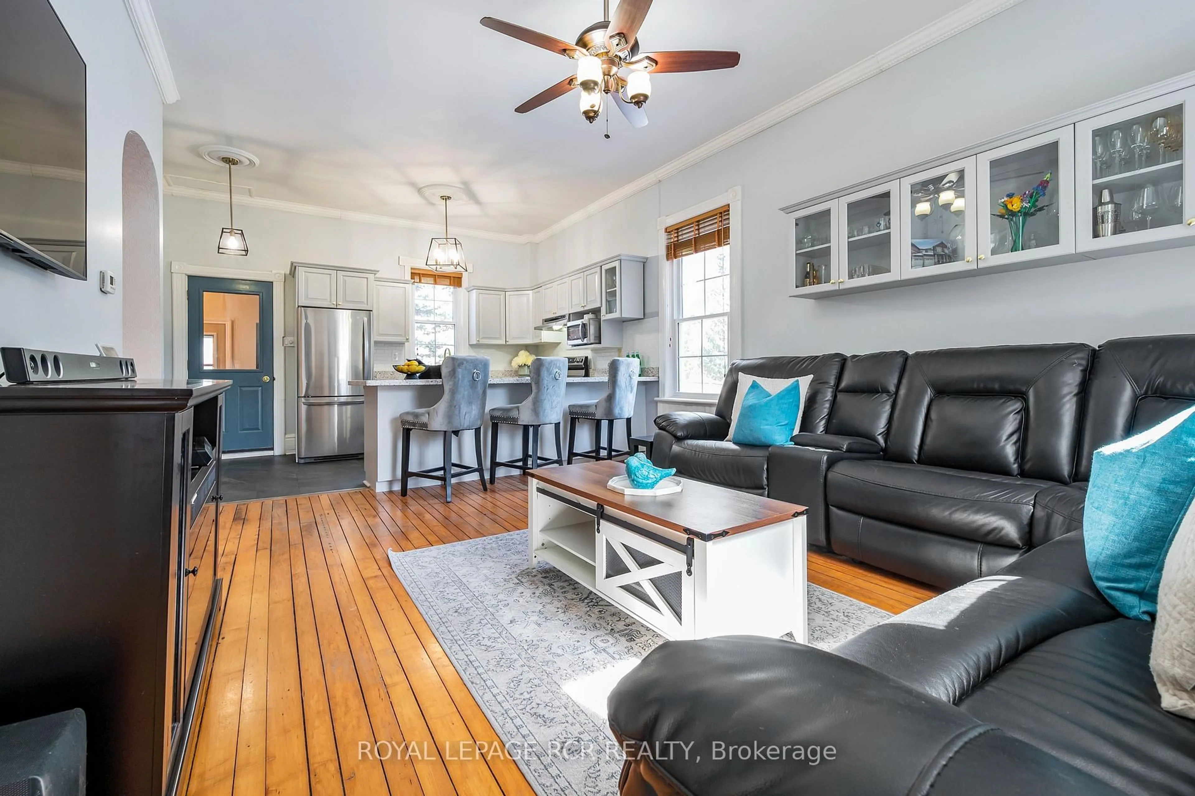 Living room with furniture, unknown for 91 French Dr, Mono Ontario L9W 6T2