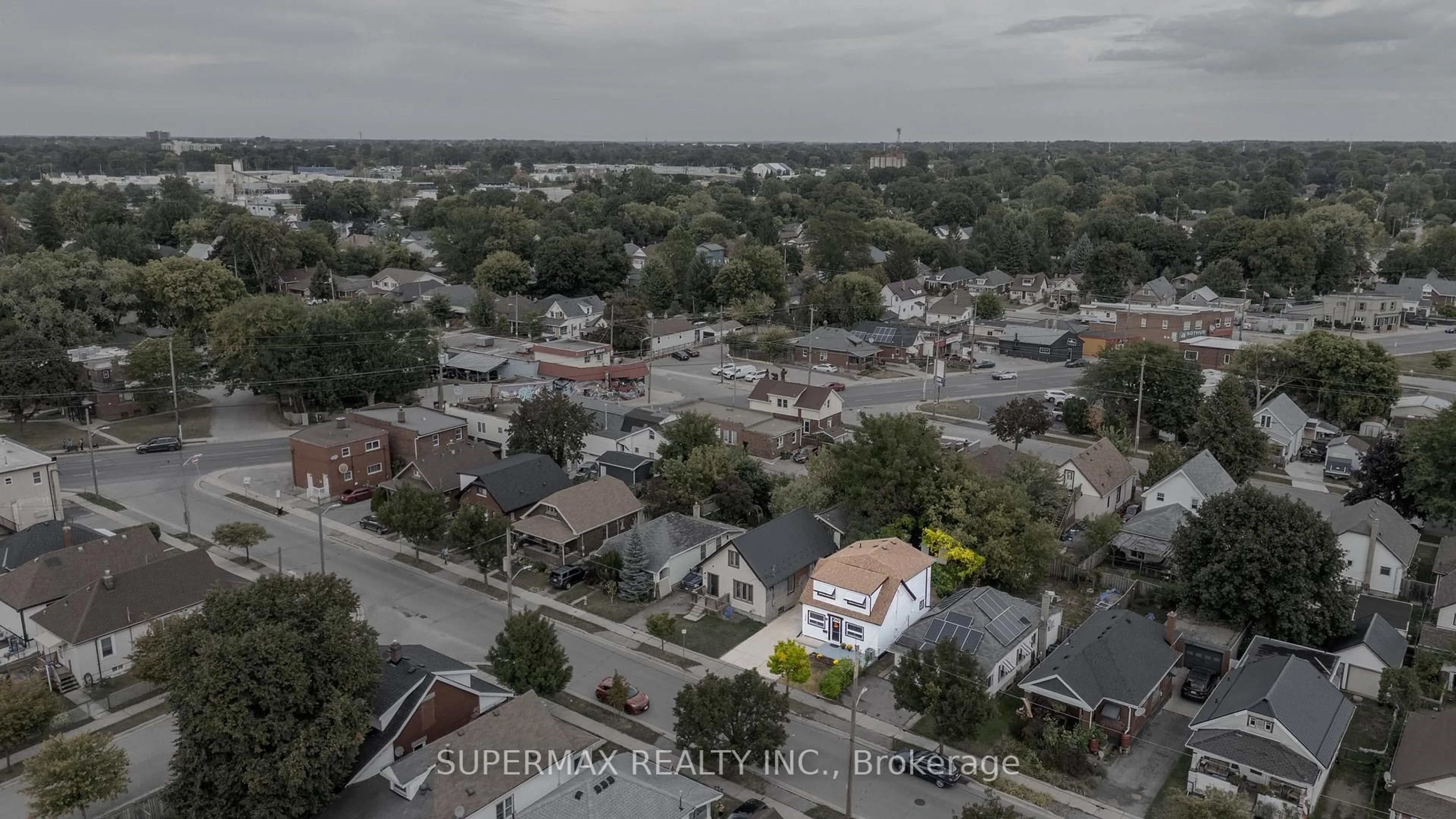 A pic from outside/outdoor area/front of a property/back of a property/a pic from drone, city buildings view from balcony for 156 Brisbin St, London East Ontario N5Z 2M1