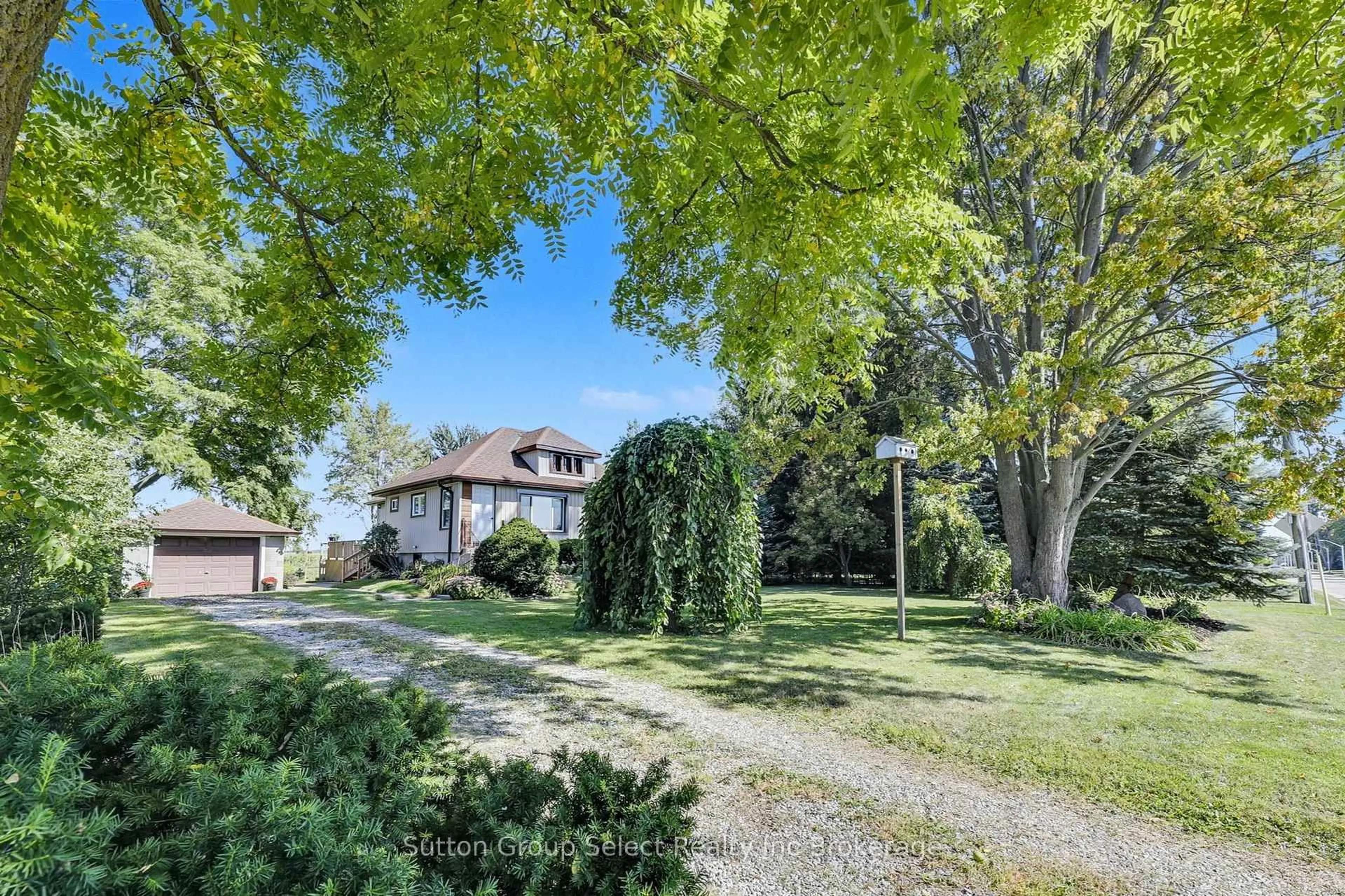 A pic from outside/outdoor area/front of a property/back of a property/a pic from drone, street for 3072 Glanworth Dr, London South Ontario N6N 1N6