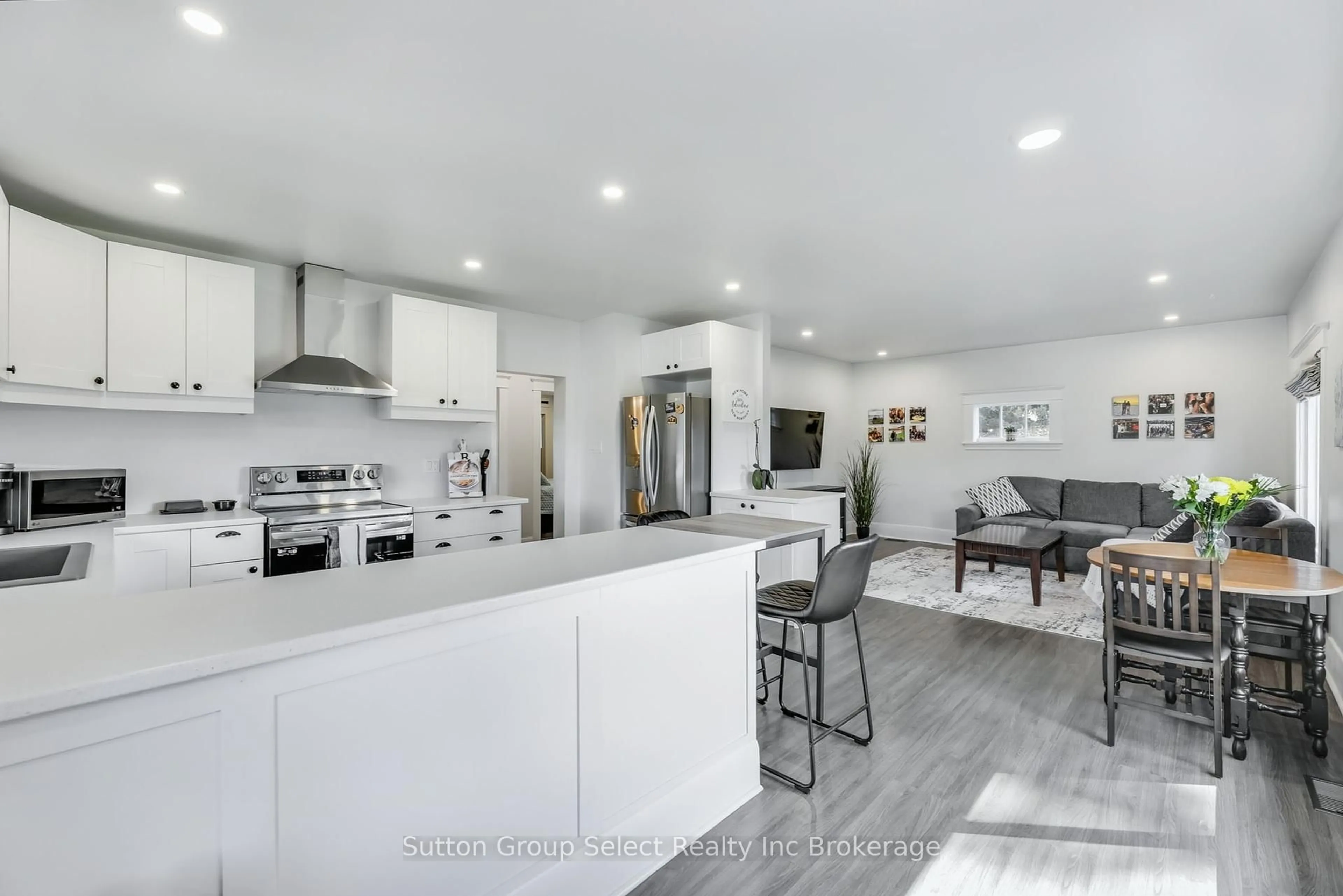 Open concept kitchen, unknown for 3072 Glanworth Dr, London South Ontario N6N 1N6