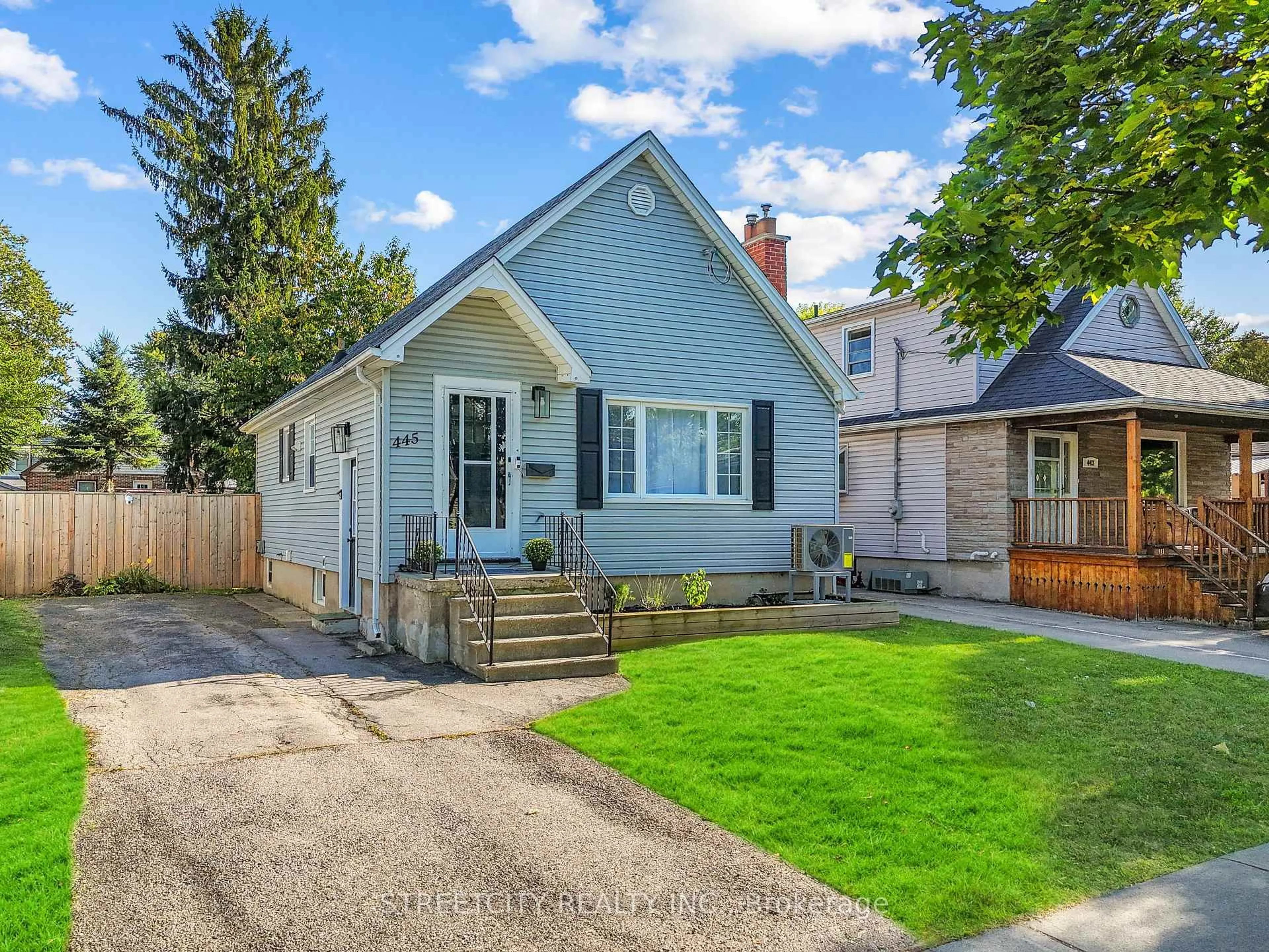 Home with vinyl exterior material, street for 445 Mornington Ave, London East Ontario N5Y 3C7