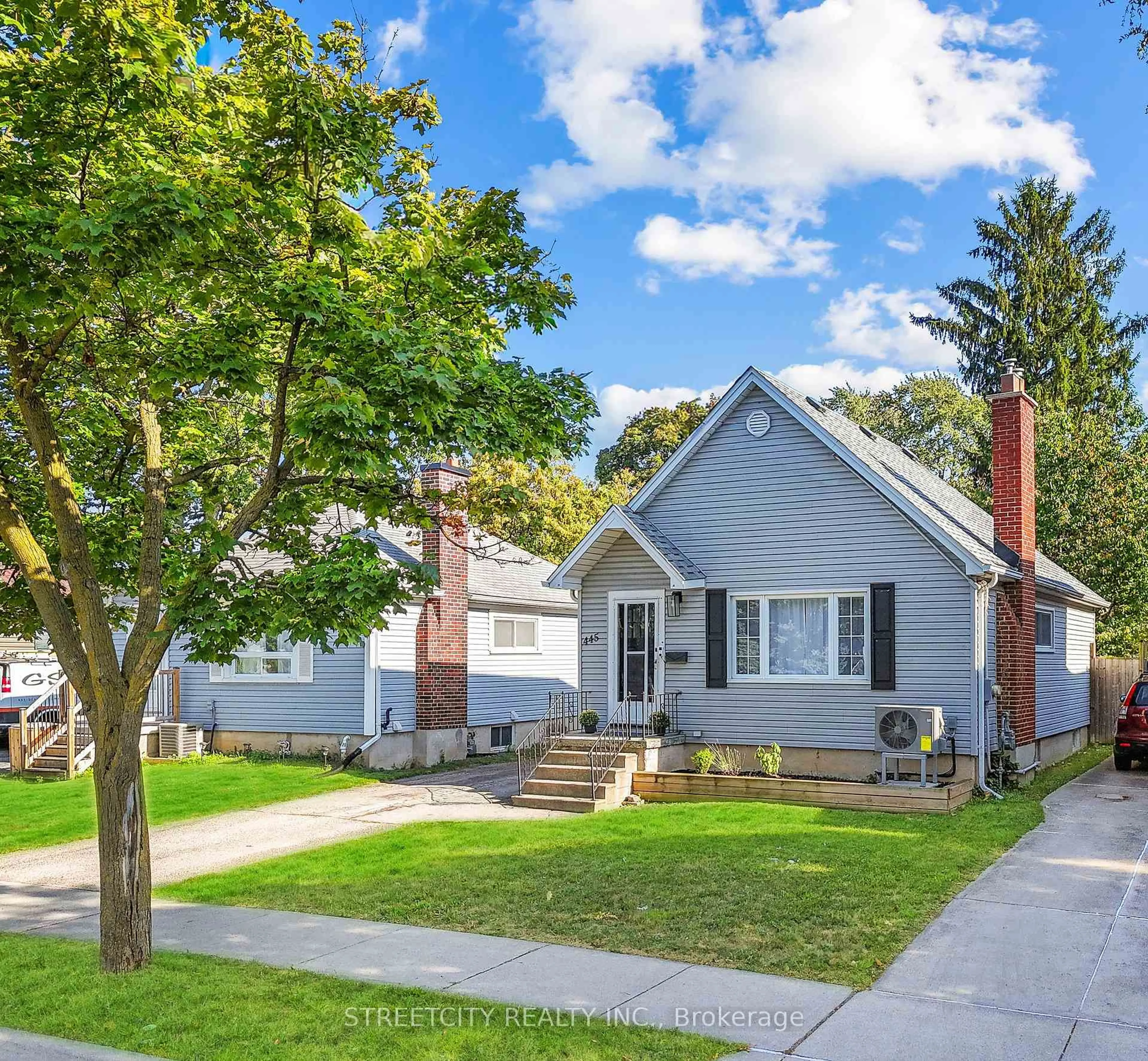 Home with vinyl exterior material, street for 445 Mornington Ave, London East Ontario N5Y 3C7