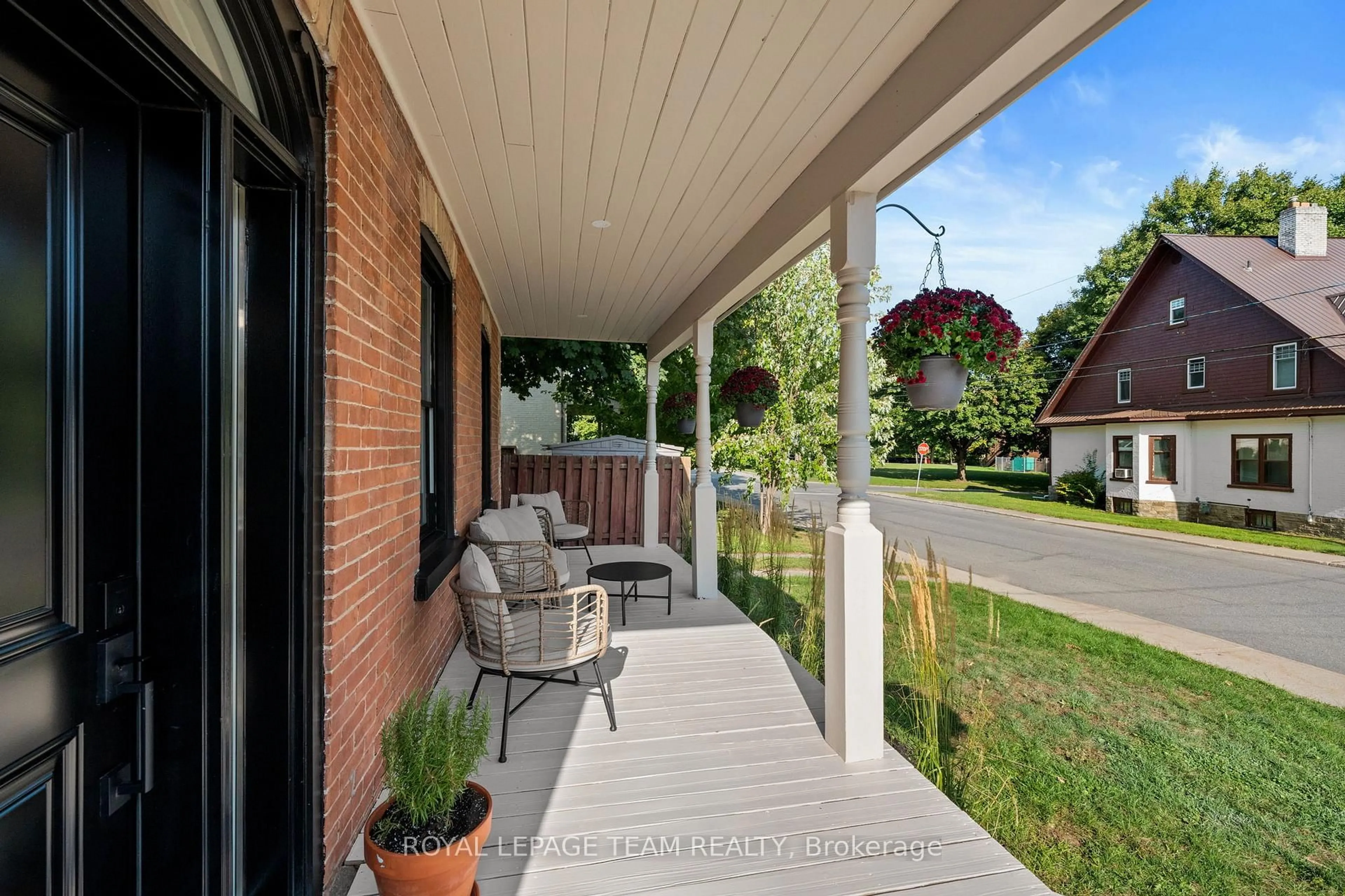 Patio, street for 414 James St, Prescott Ontario K0E 1T0