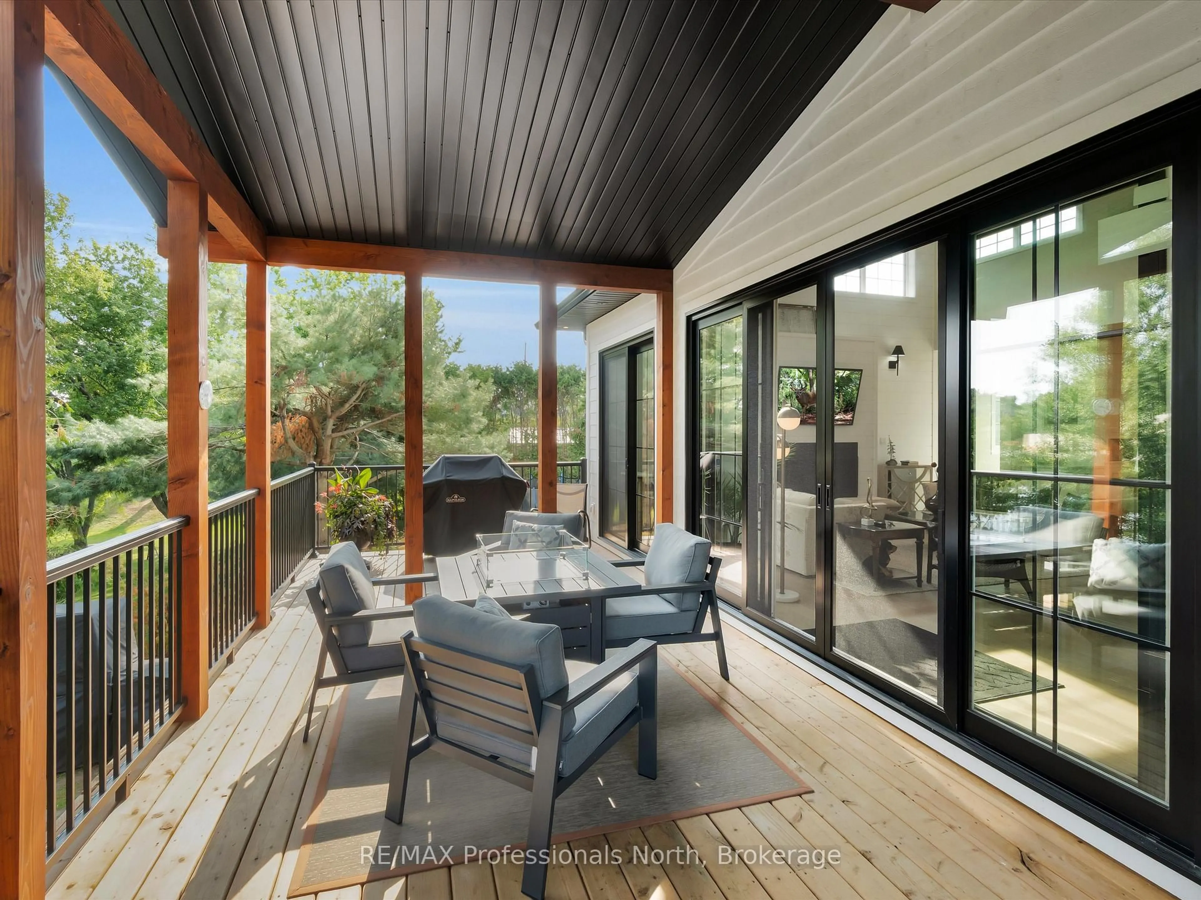 Patio, unknown for 211 Holditch St, Bracebridge Ontario P1L 1E9