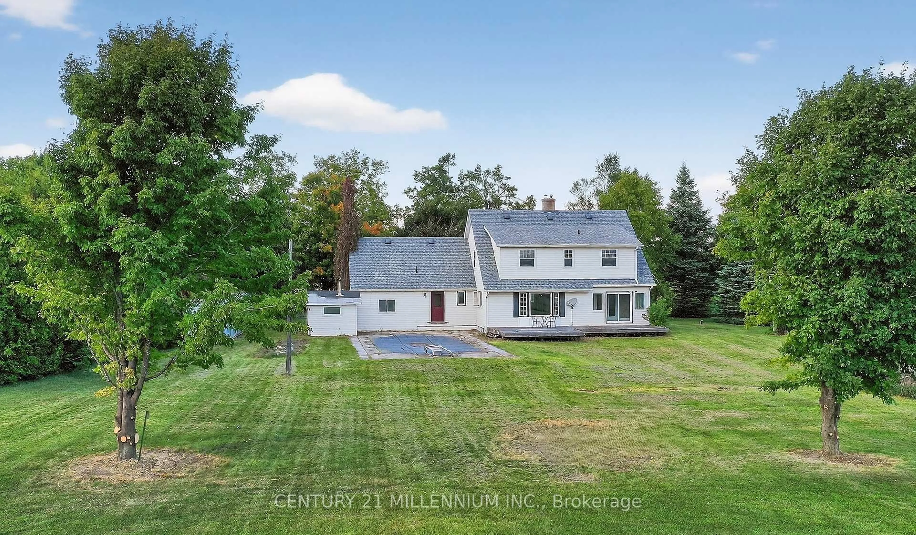 A pic from outside/outdoor area/front of a property/back of a property/a pic from drone, building for 487502 30 Sideroad, Mono Ontario L9V 1H2