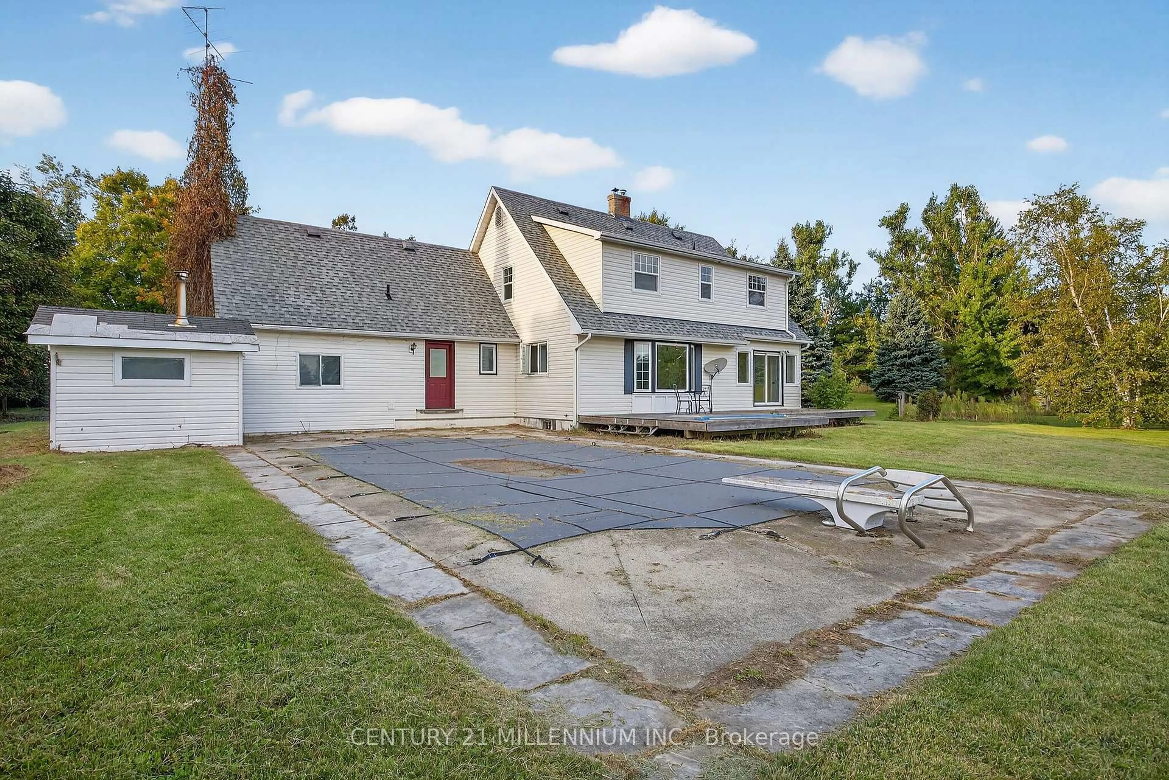 A pic from outside/outdoor area/front of a property/back of a property/a pic from drone, street for 487502 30 Sideroad, Mono Ontario L9V 1H2