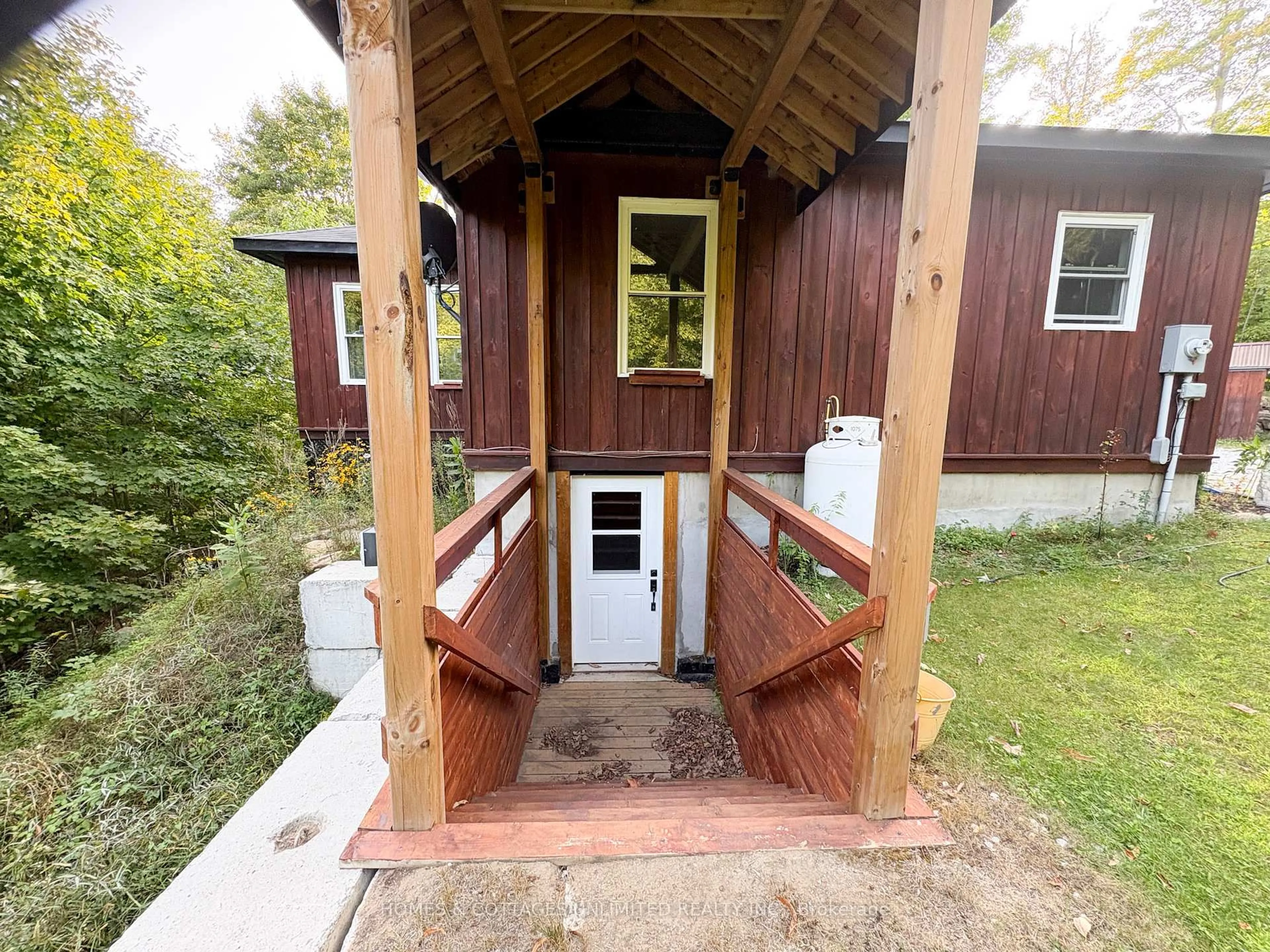 Unknown for 1037A PALMERSTON Cres, Snow Road Station Ontario K0H 2R0