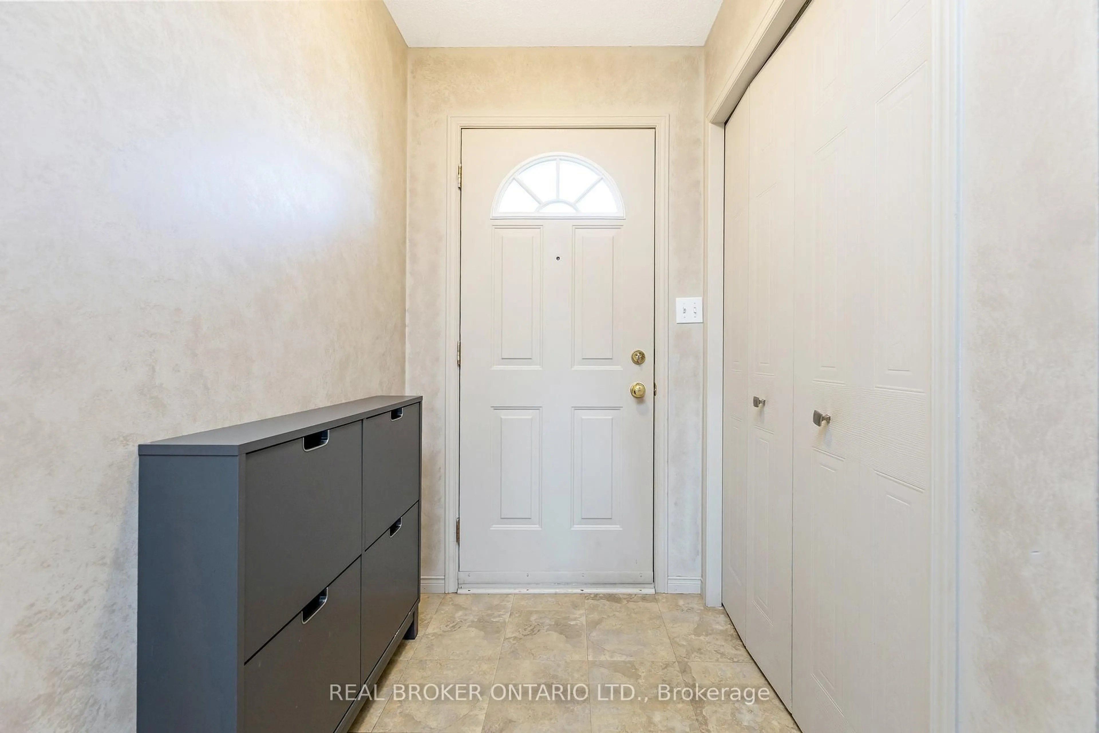 Indoor entryway for 56 Roehampton Cres, Guelph Ontario N1L 1M8
