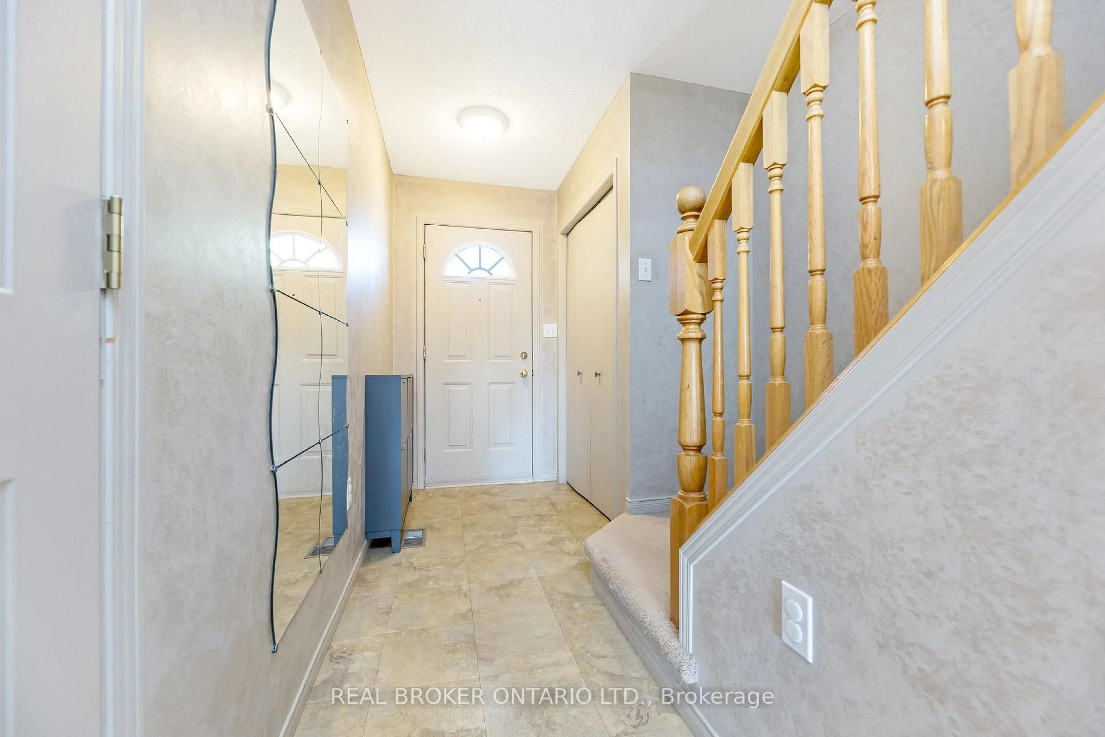 Indoor entryway for 56 Roehampton Cres, Guelph Ontario N1L 1M8