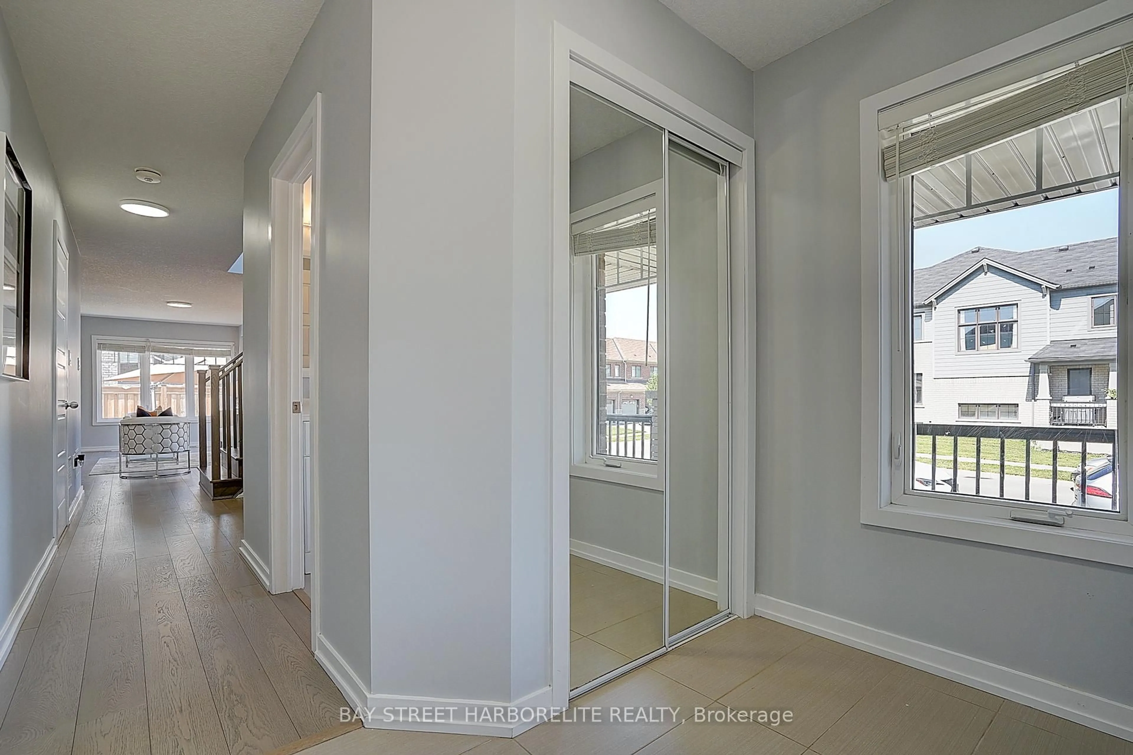 Indoor entryway for 1 Prestwick St, Hamilton Ontario L8J 0K7