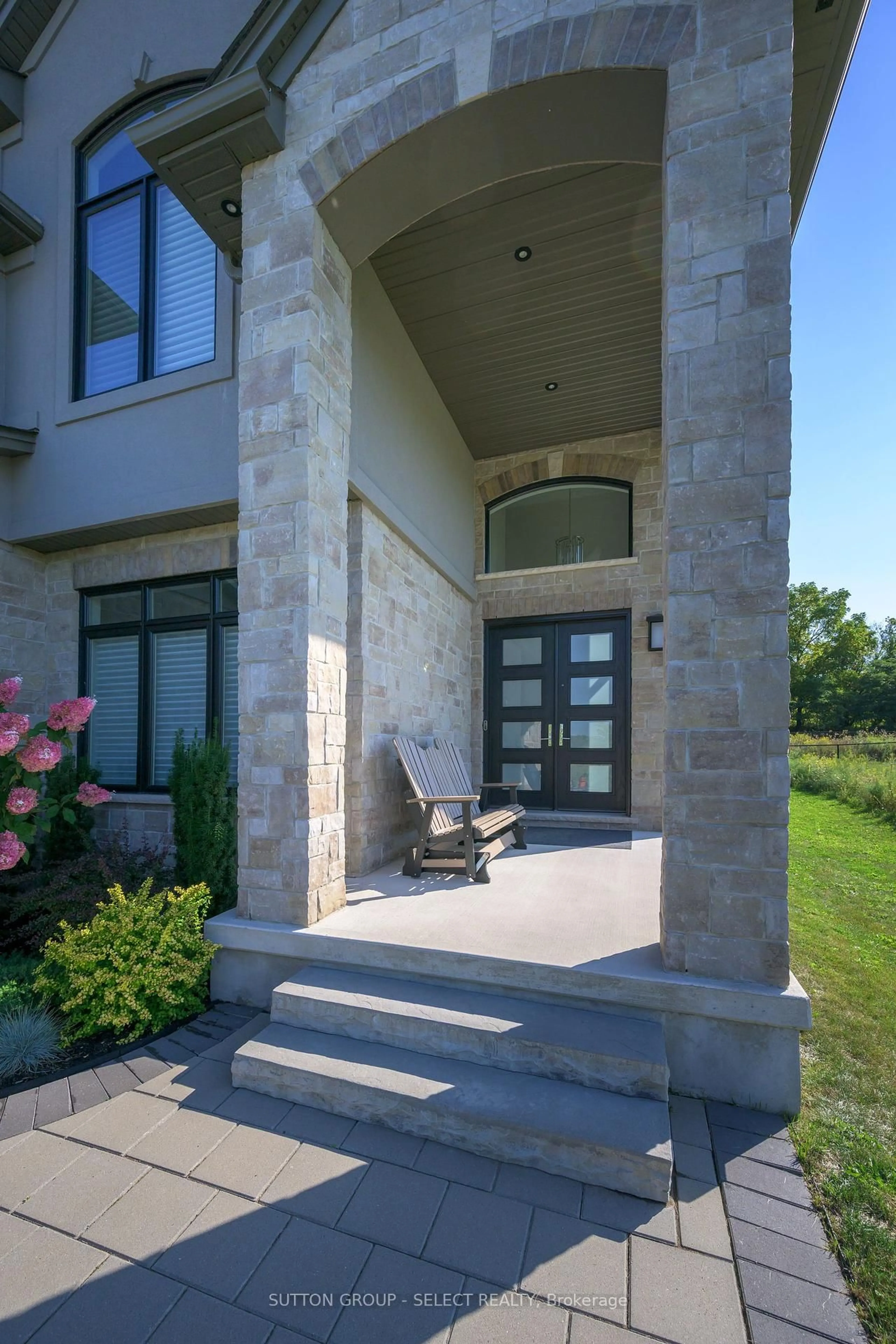 Indoor entryway for 2222 Ironwood Rd, London South Ontario N0L 2J0