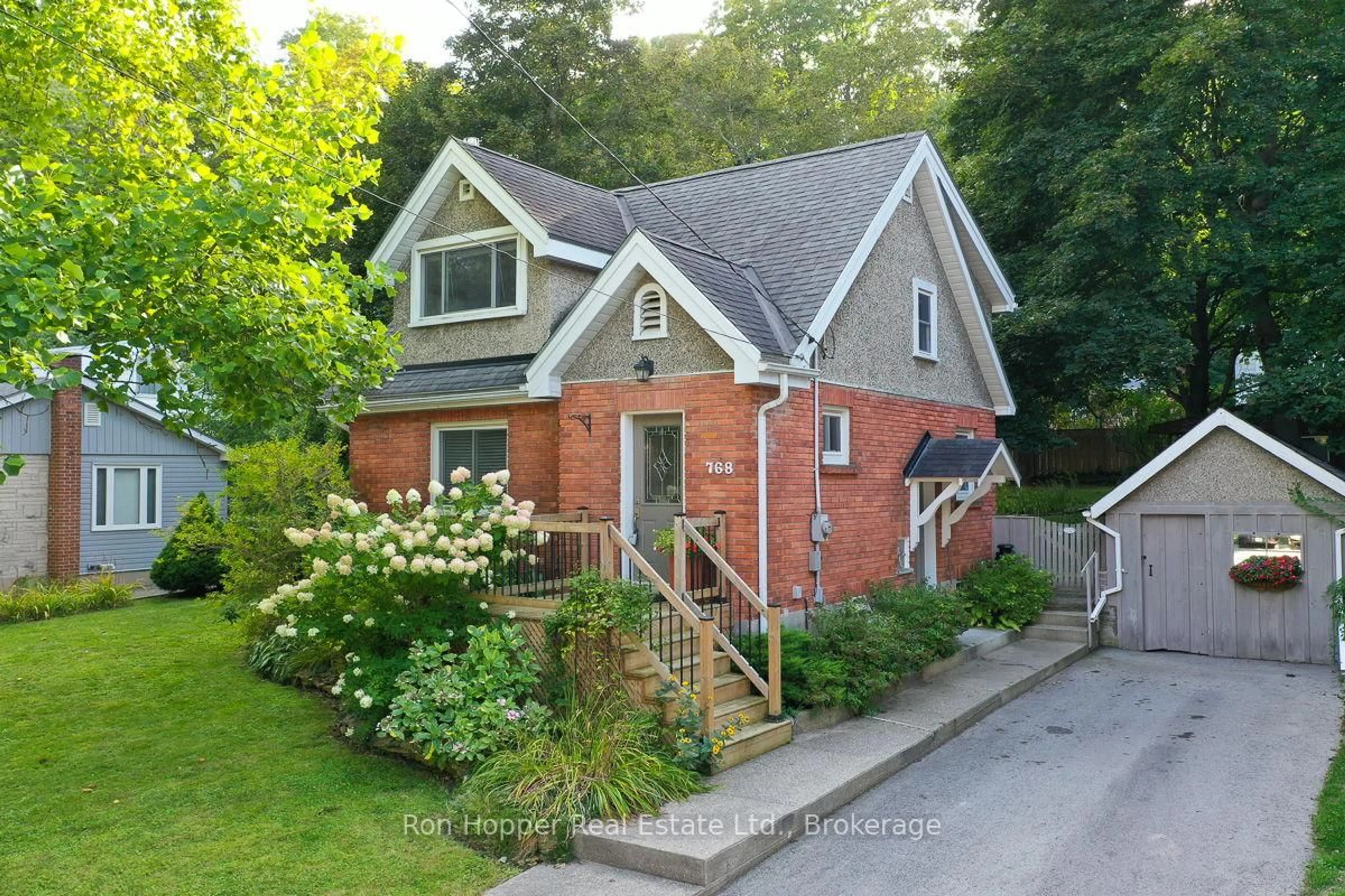 Home with brick exterior material, street for 768 3rd Ave. Ave, Owen Sound Ontario N4K 4P3