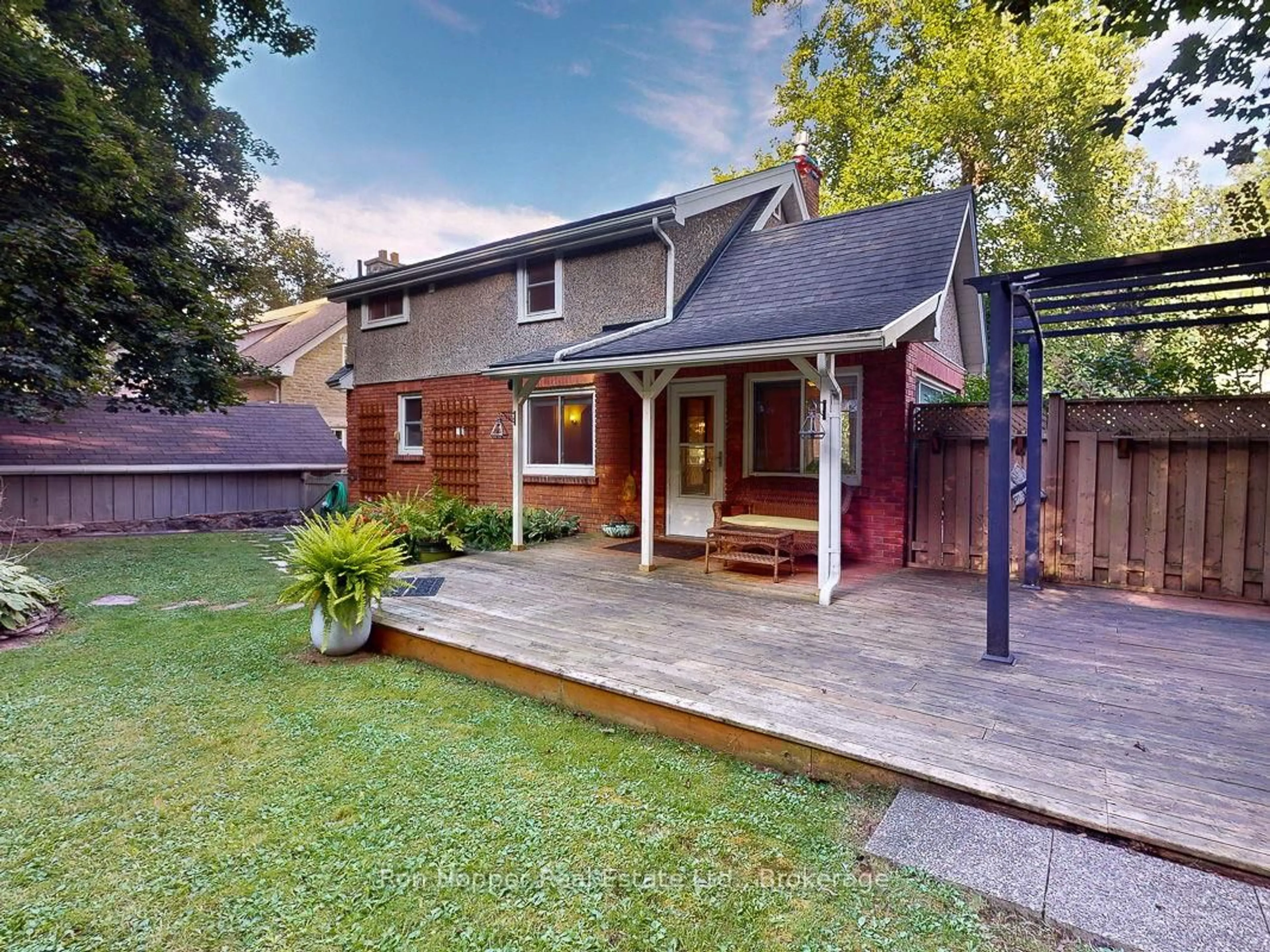 Home with brick exterior material, street for 768 3rd Ave. Ave, Owen Sound Ontario N4K 4P3