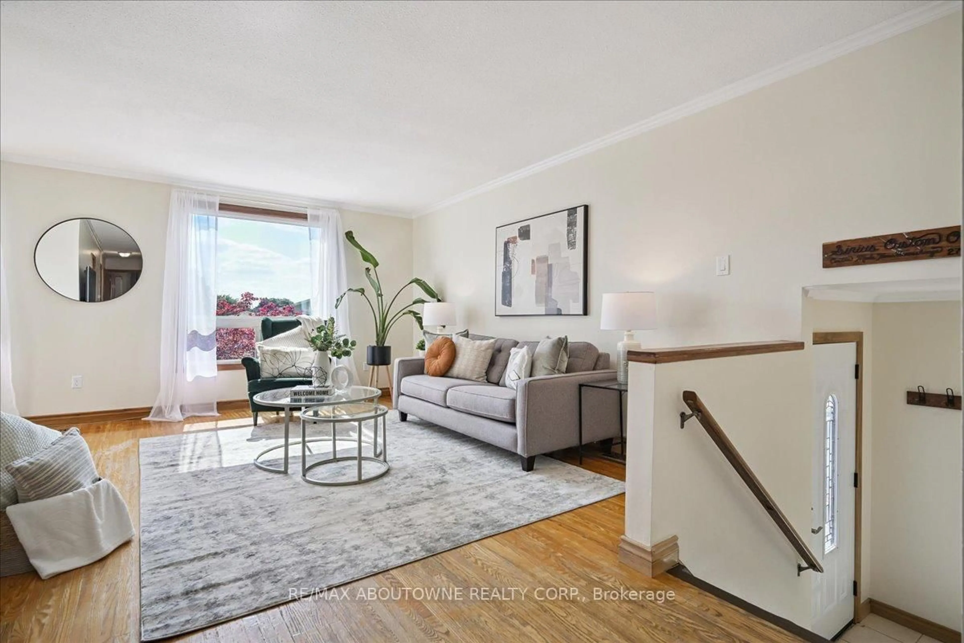 Living room with furniture, unknown for 85 Birchcliffe Cres, Hamilton Ontario L8T 4K6