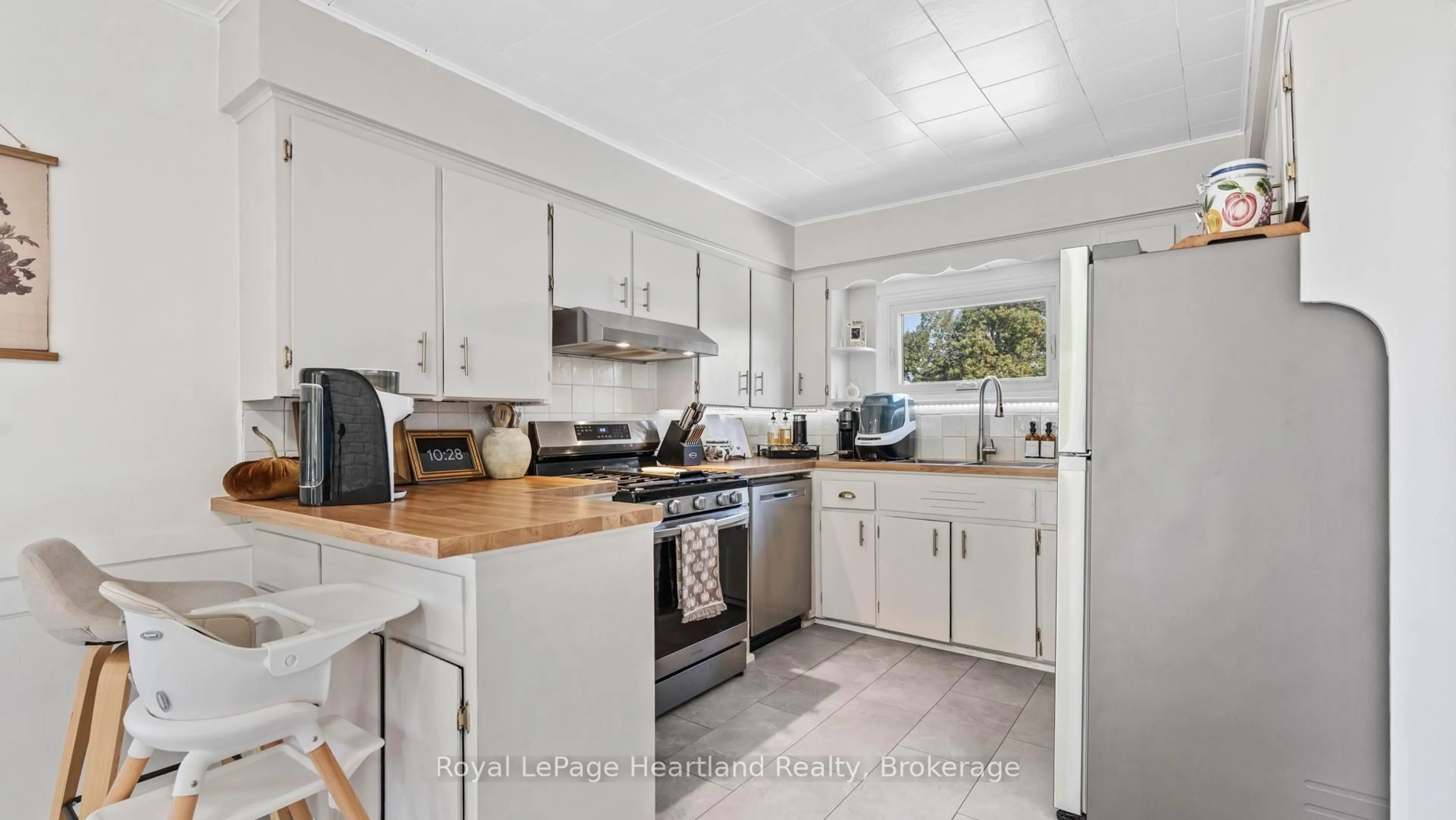 Standard kitchen, ceramic/tile floor for 5 WILLIAM Dr, South Huron Ontario N0M 1M0