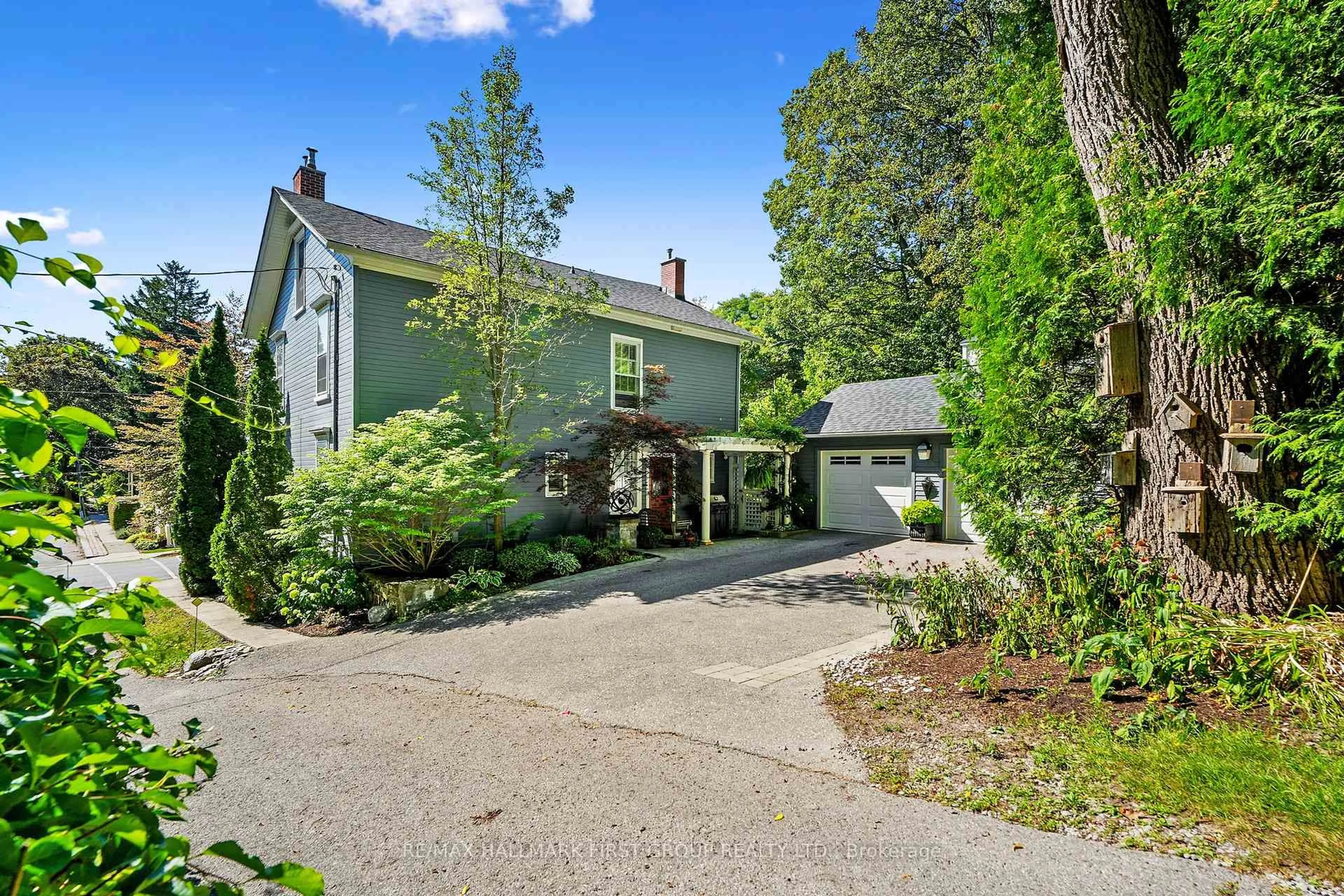 A pic from outside/outdoor area/front of a property/back of a property/a pic from drone, street for 64 Augusta St, Port Hope Ontario L1A 1G9