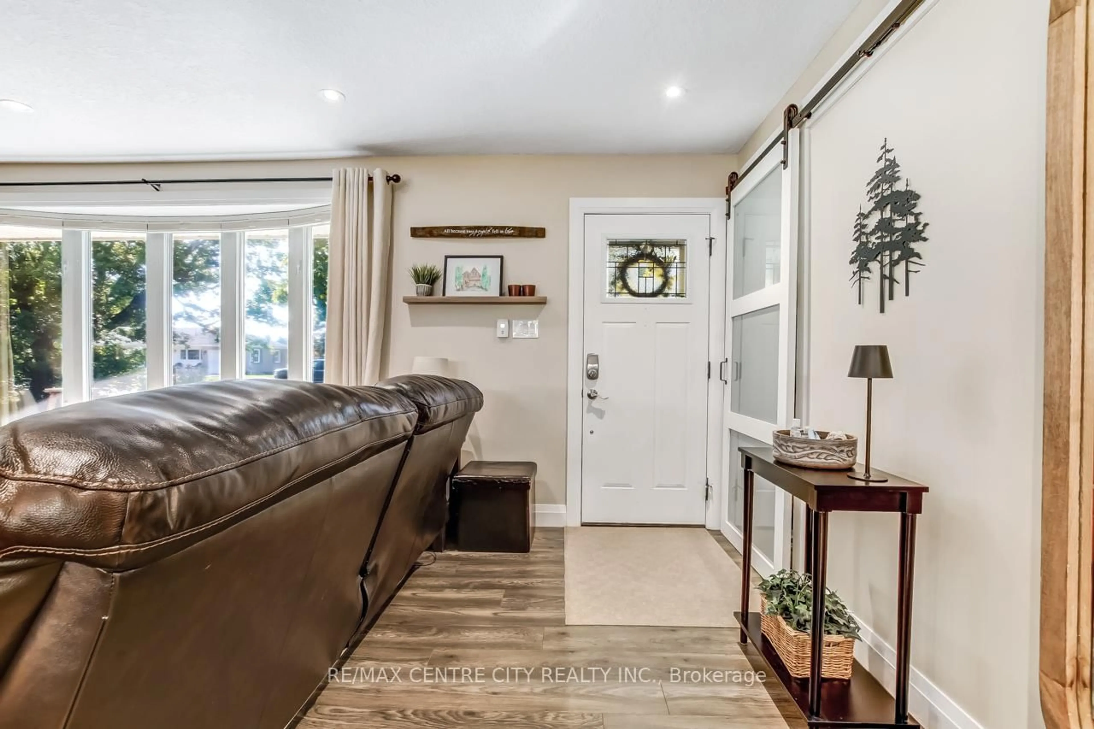 Living room with furniture, unknown for 42610 Walnut St, Central Elgin Ontario N0L 2L0