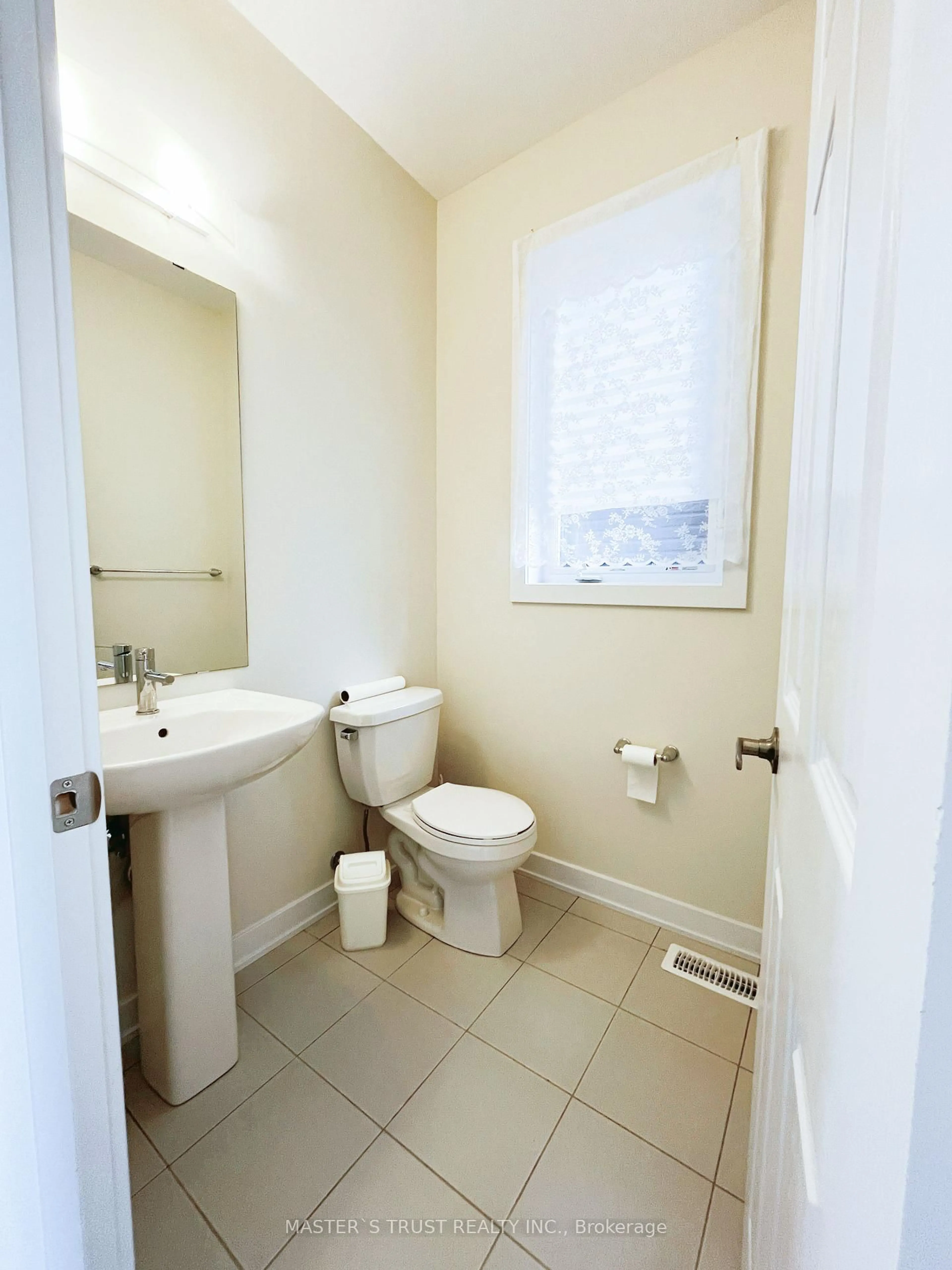 Standard bathroom, unknown for 141 Keelson St, Welland Ontario L3B 0M6