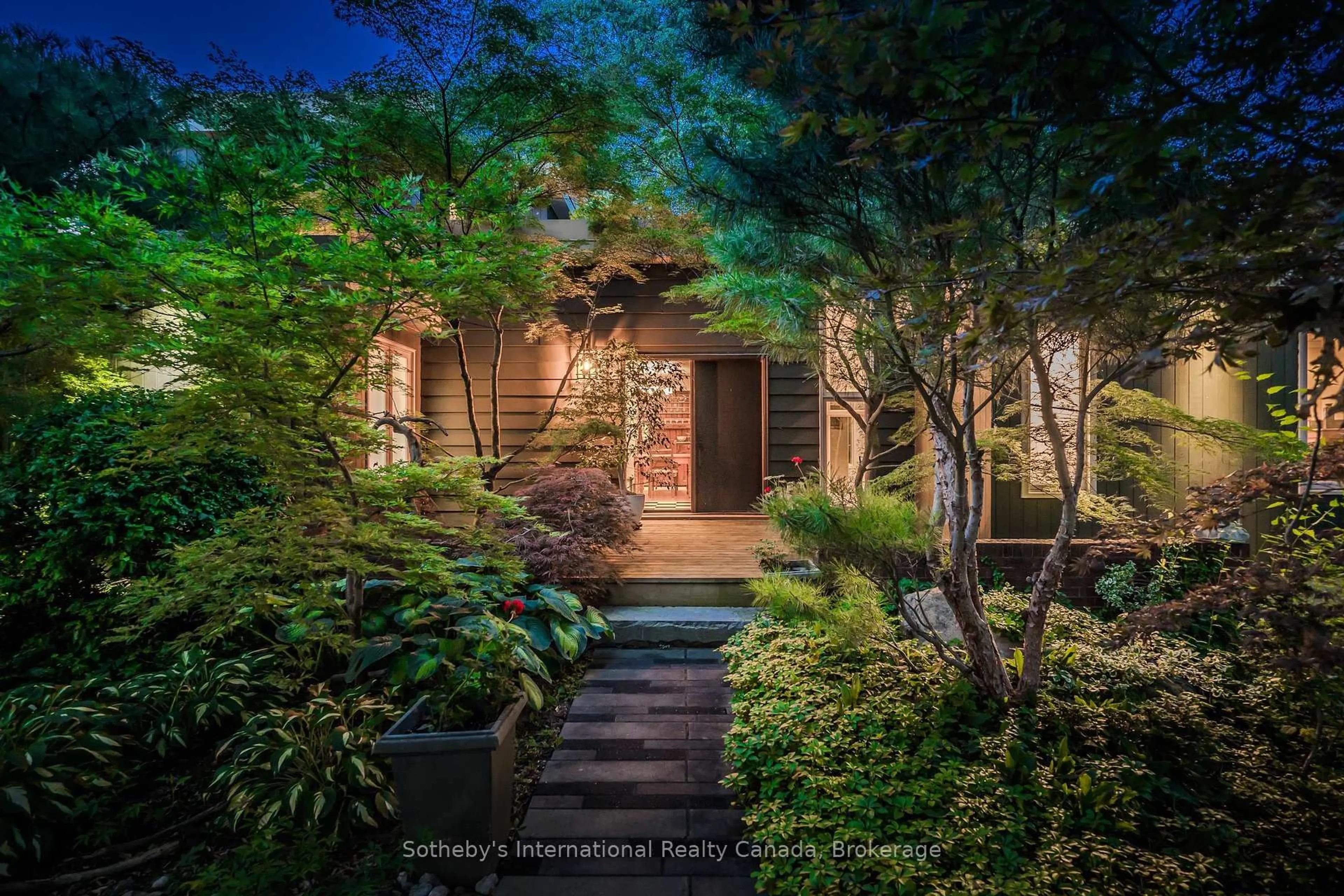Indoor entryway for 348 Browning Pl, Waterloo Ontario N2L 2W3