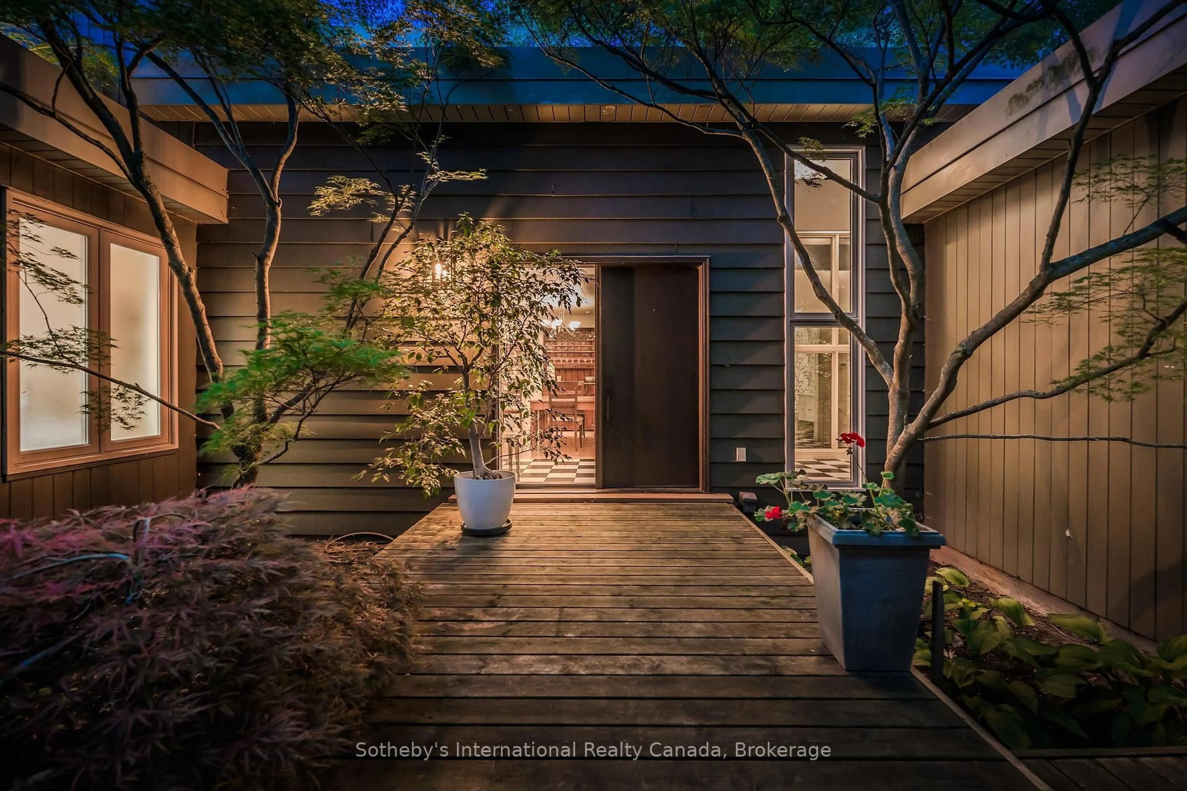 Indoor entryway for 348 Browning Pl, Waterloo Ontario N2L 2W3