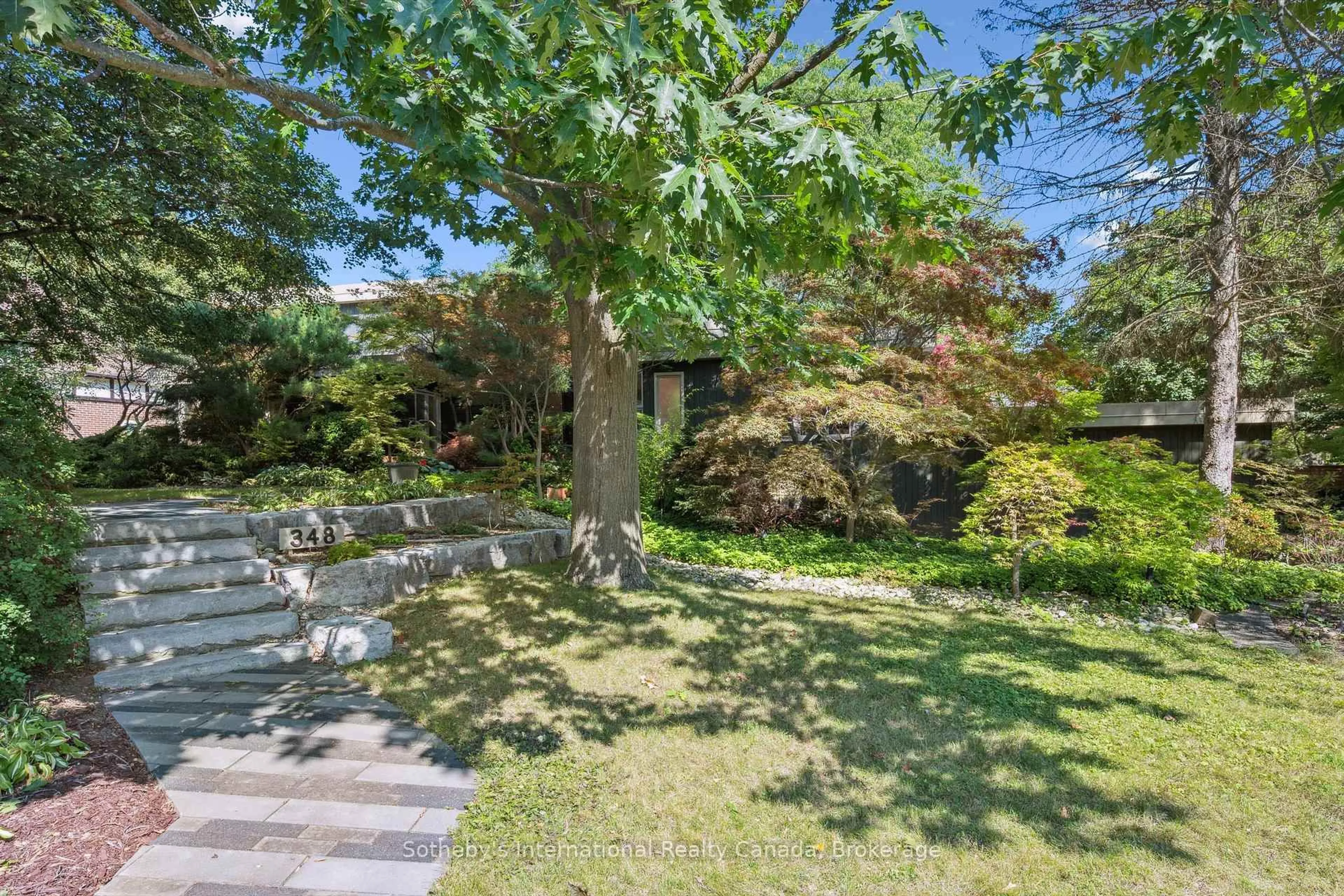 Patio, street for 348 Browning Pl, Waterloo Ontario N2L 2W3