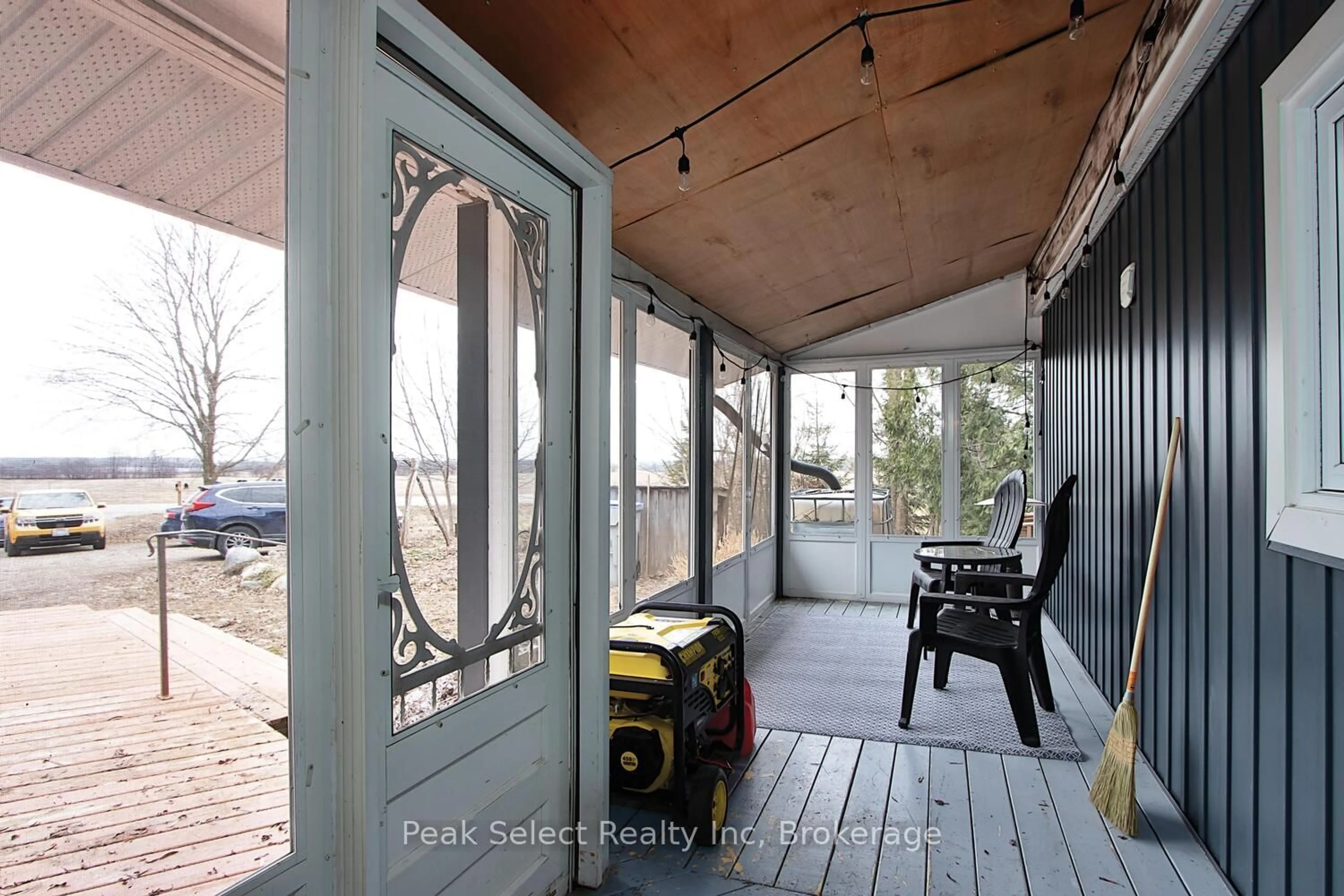 Indoor entryway for 4903 Whalen Line, Lucan Biddulph Ontario N0M 1V0